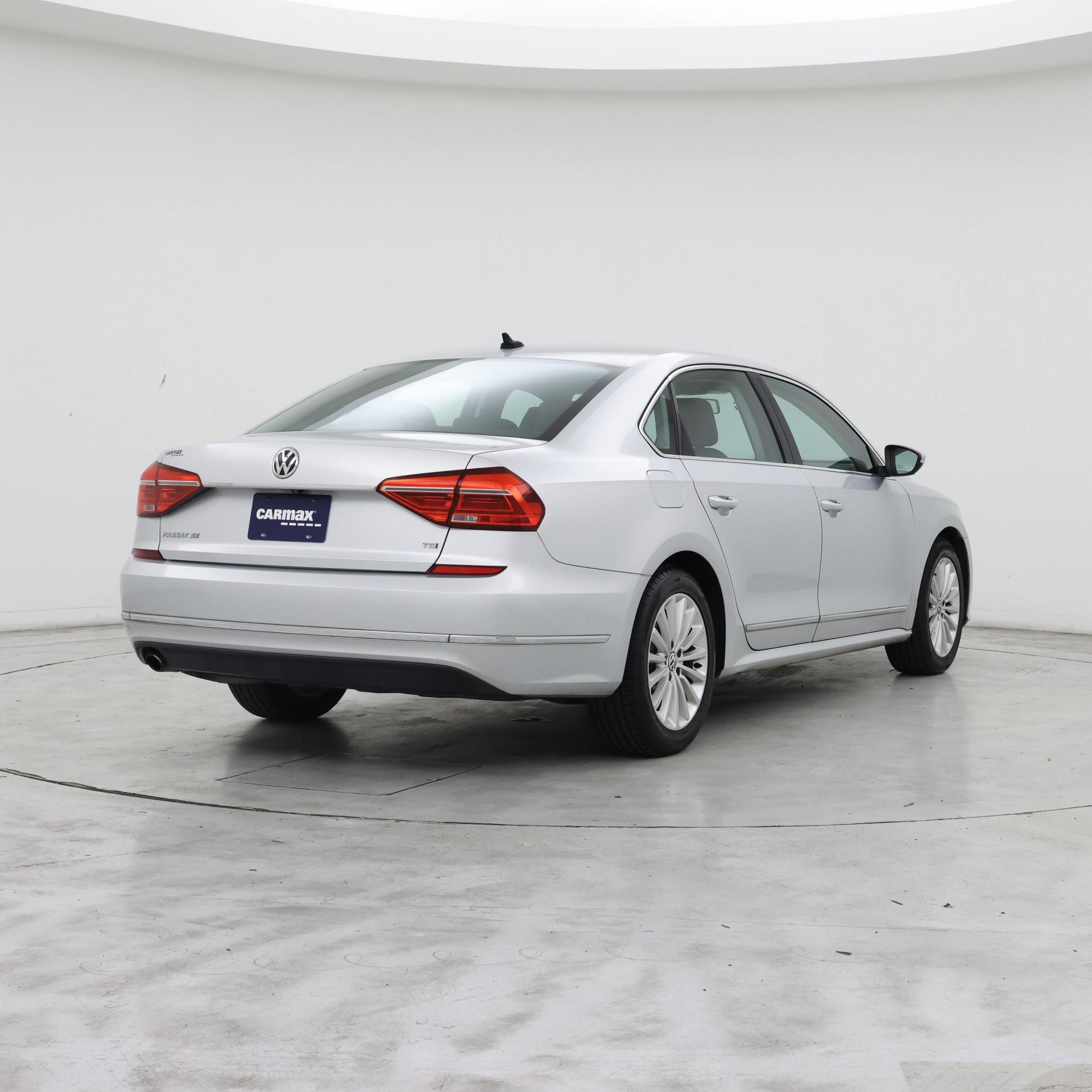 Thumbnail: 2016 Volkswagen Passat - 8