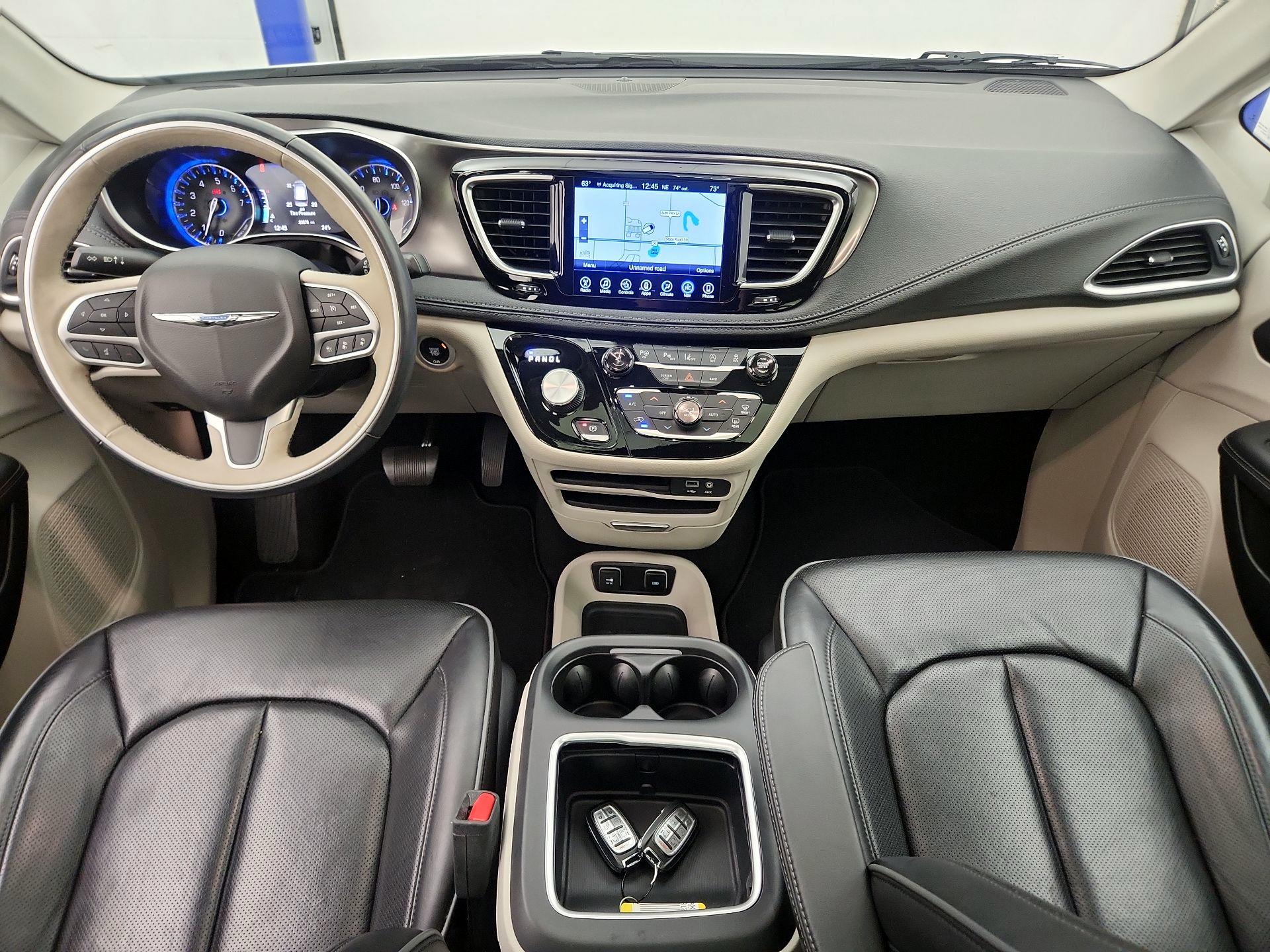 Thumbnail: 2017 Chrysler Pacifica - 9