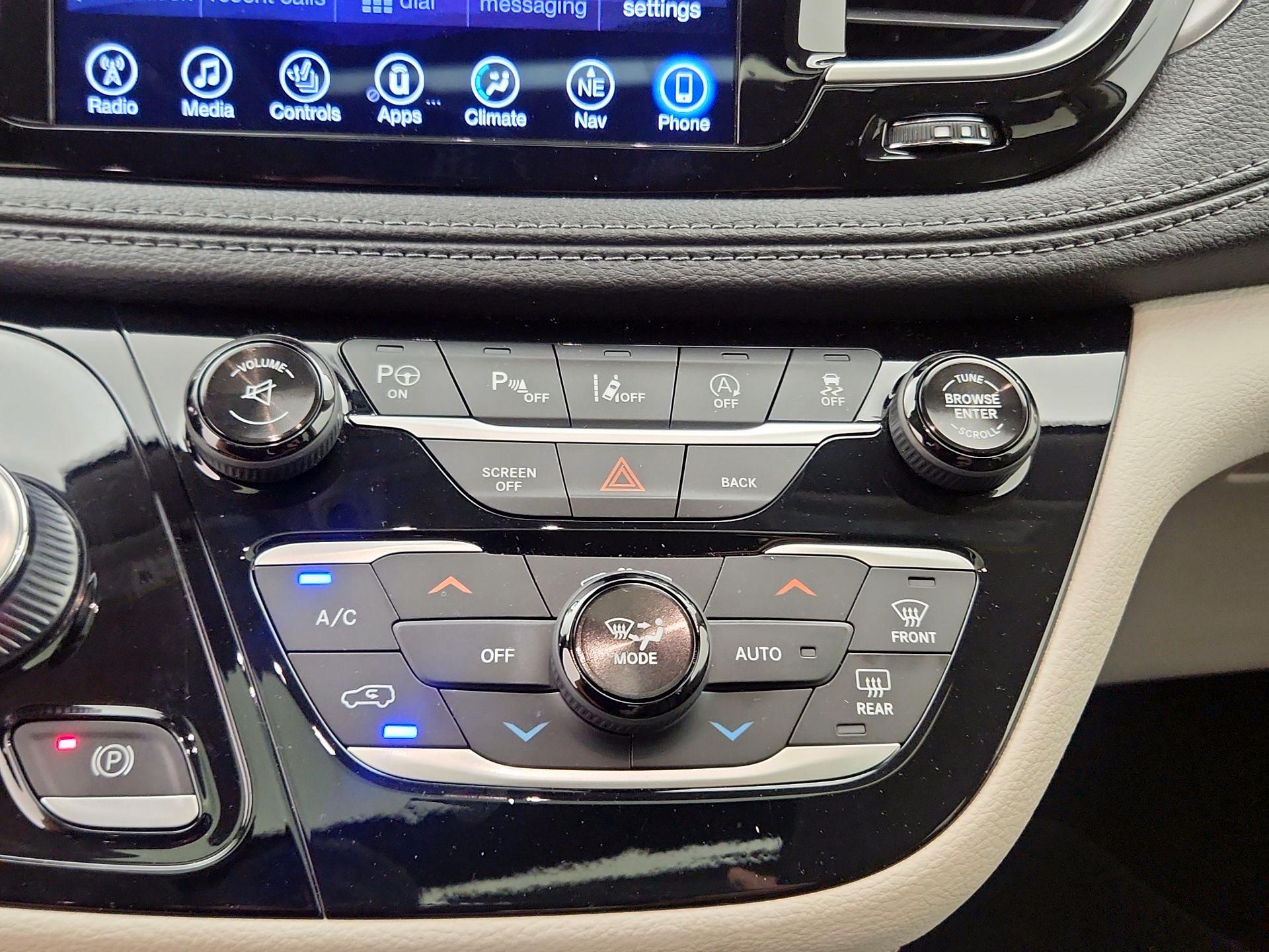 Thumbnail: 2017 Chrysler Pacifica - 17