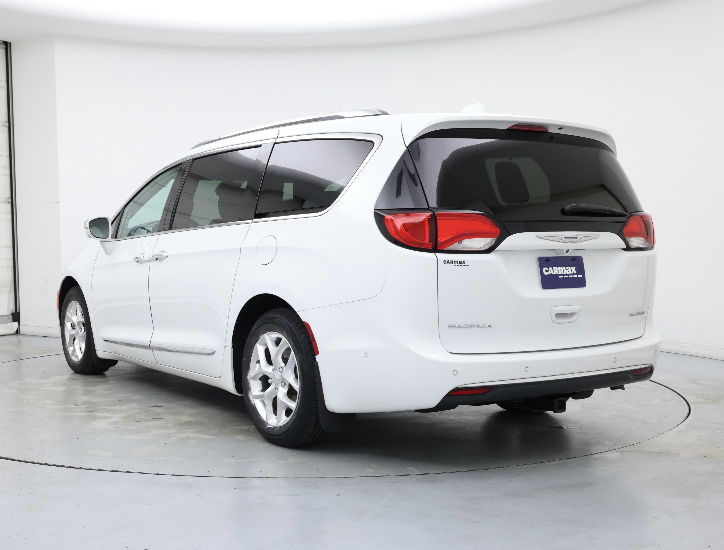 Thumbnail: 2017 Chrysler Pacifica - 2