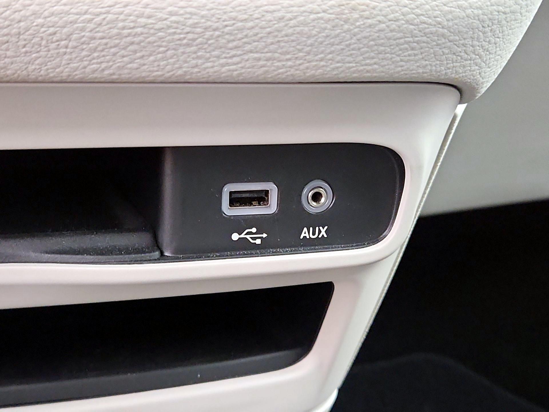 Thumbnail: 2017 Chrysler Pacifica - 19