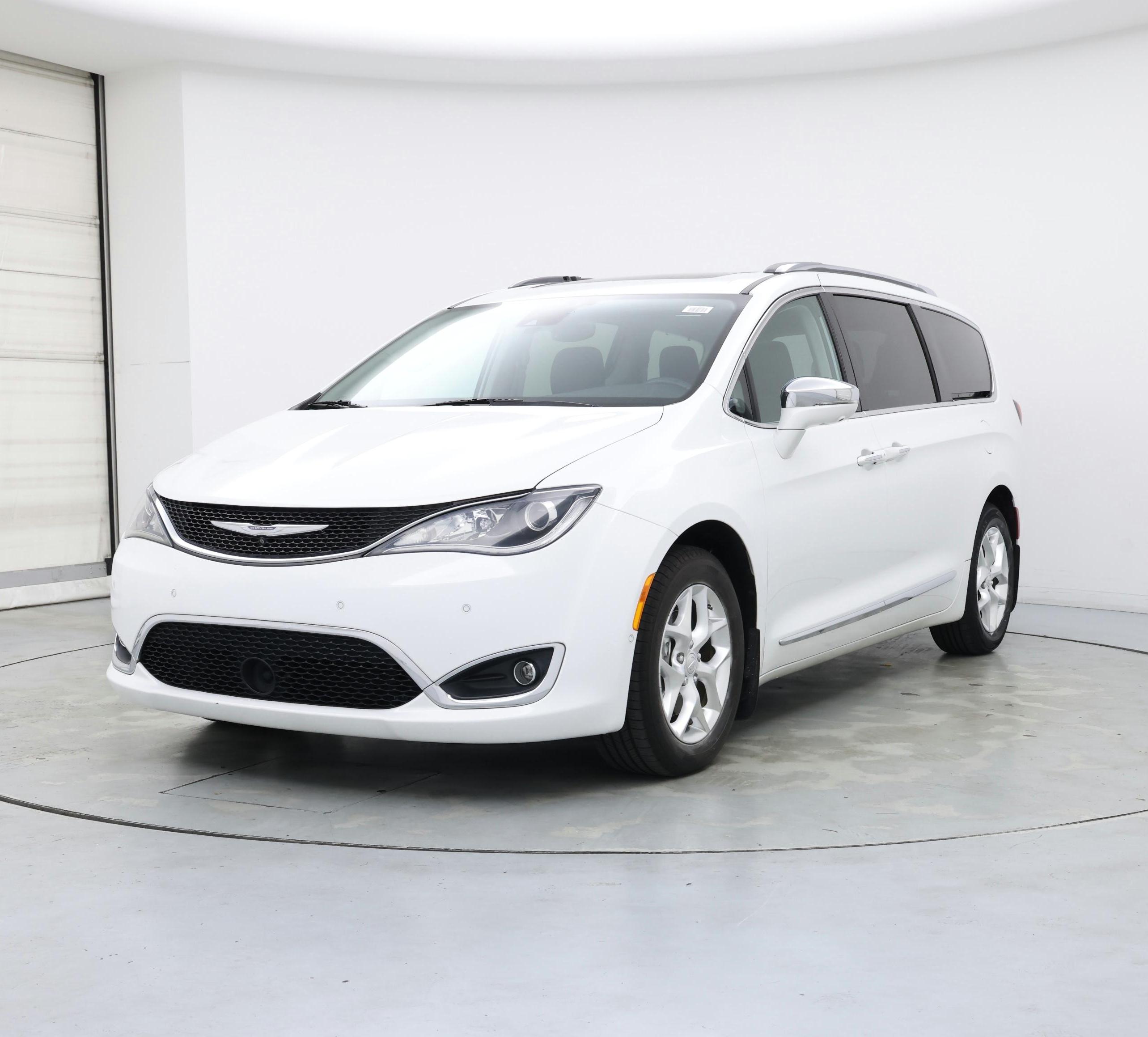 Thumbnail: 2017 Chrysler Pacifica - 4