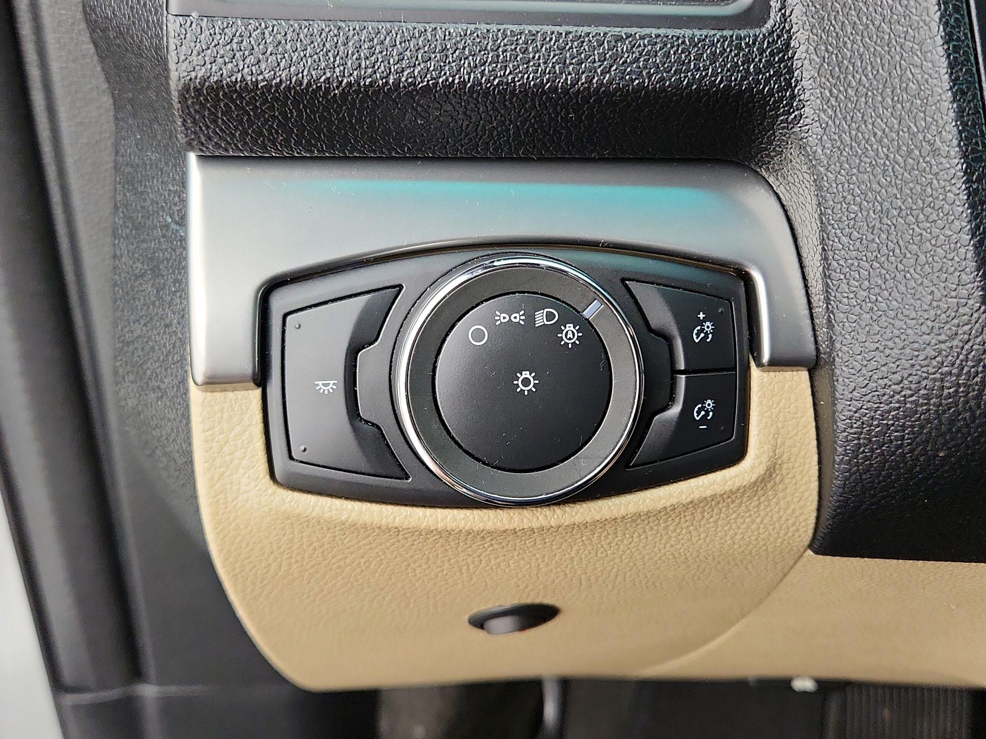 Thumbnail: 2016 Ford Explorer - 13