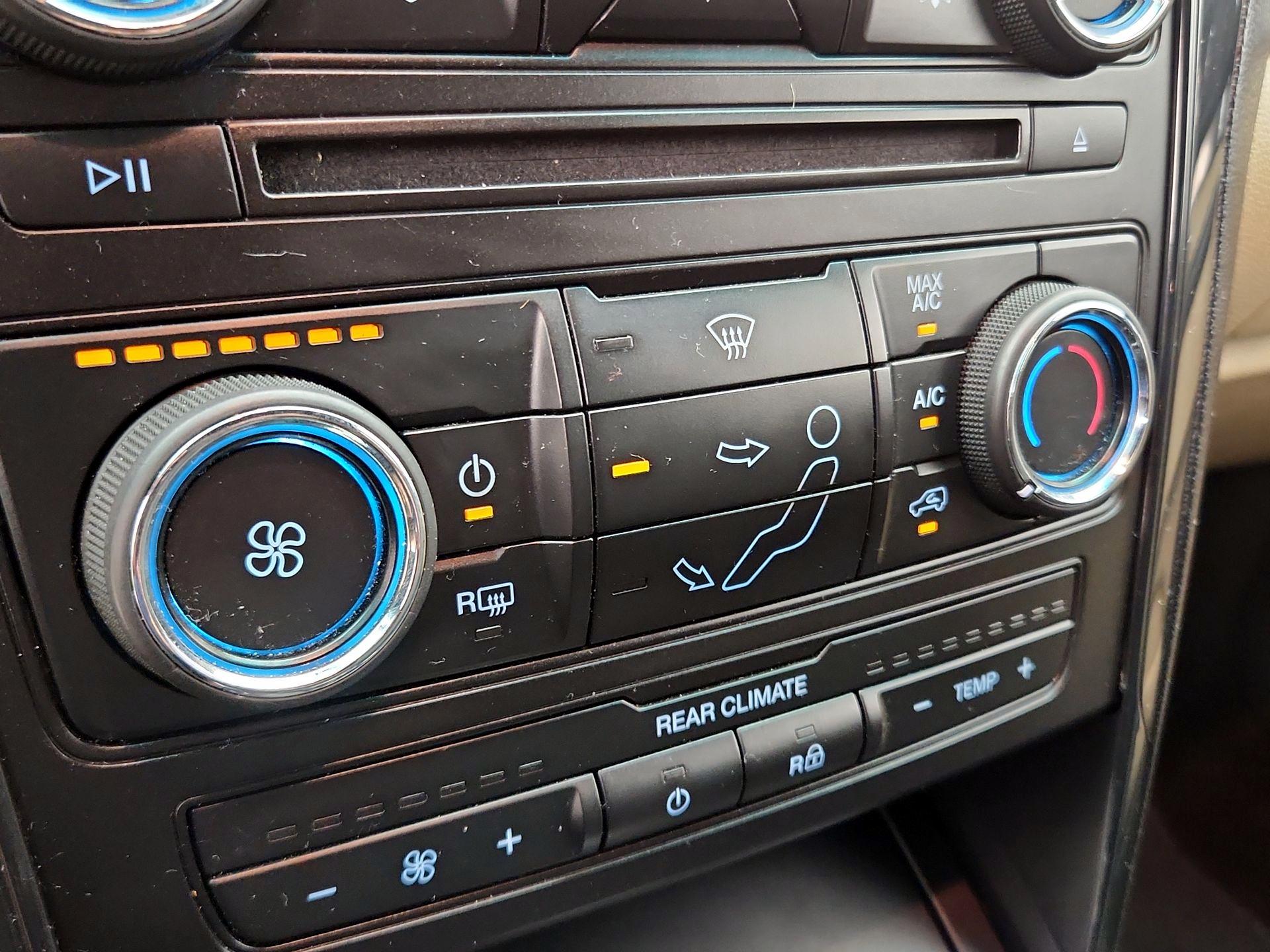 Thumbnail: 2016 Ford Explorer - 16