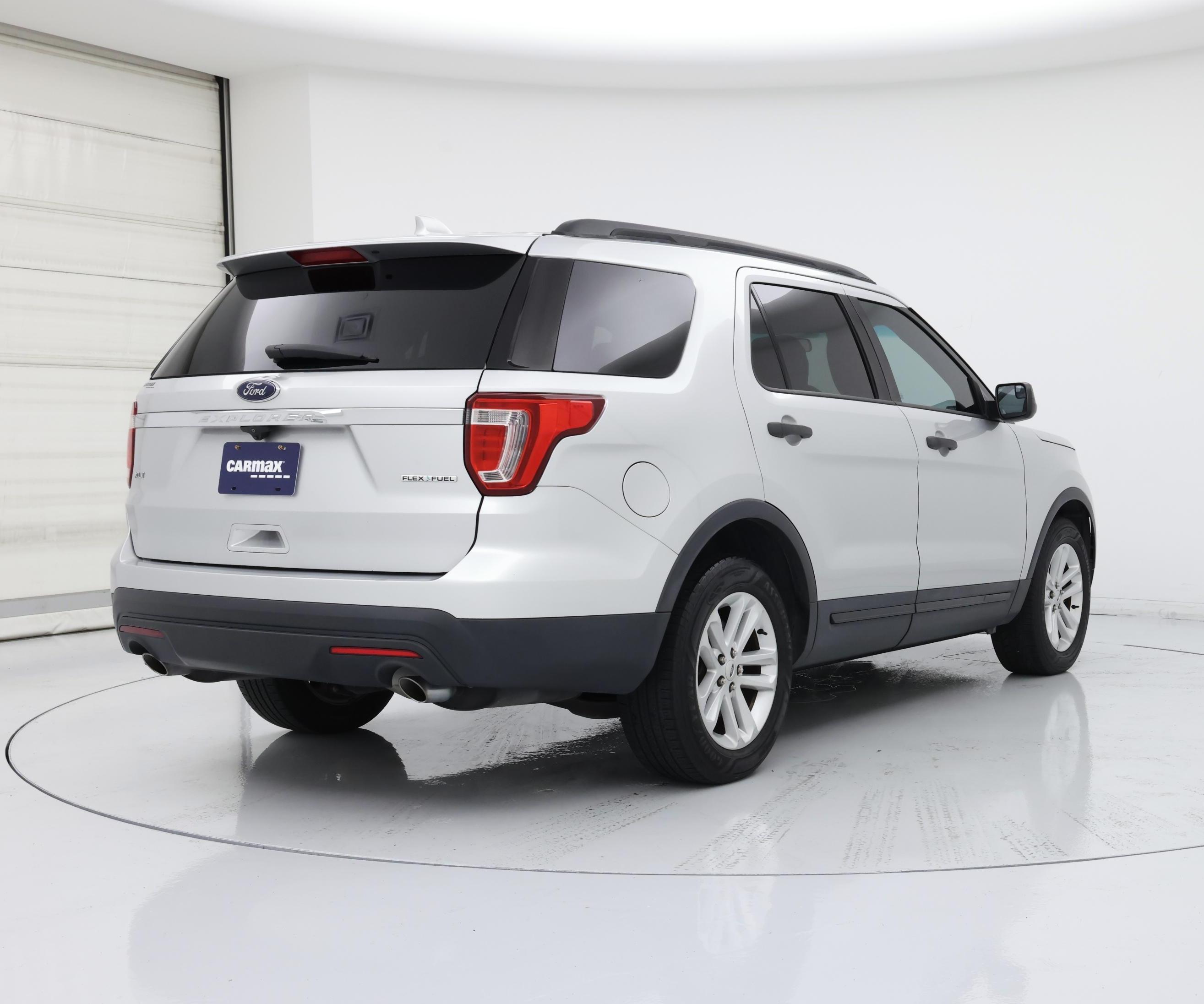 Thumbnail: 2016 Ford Explorer - 8