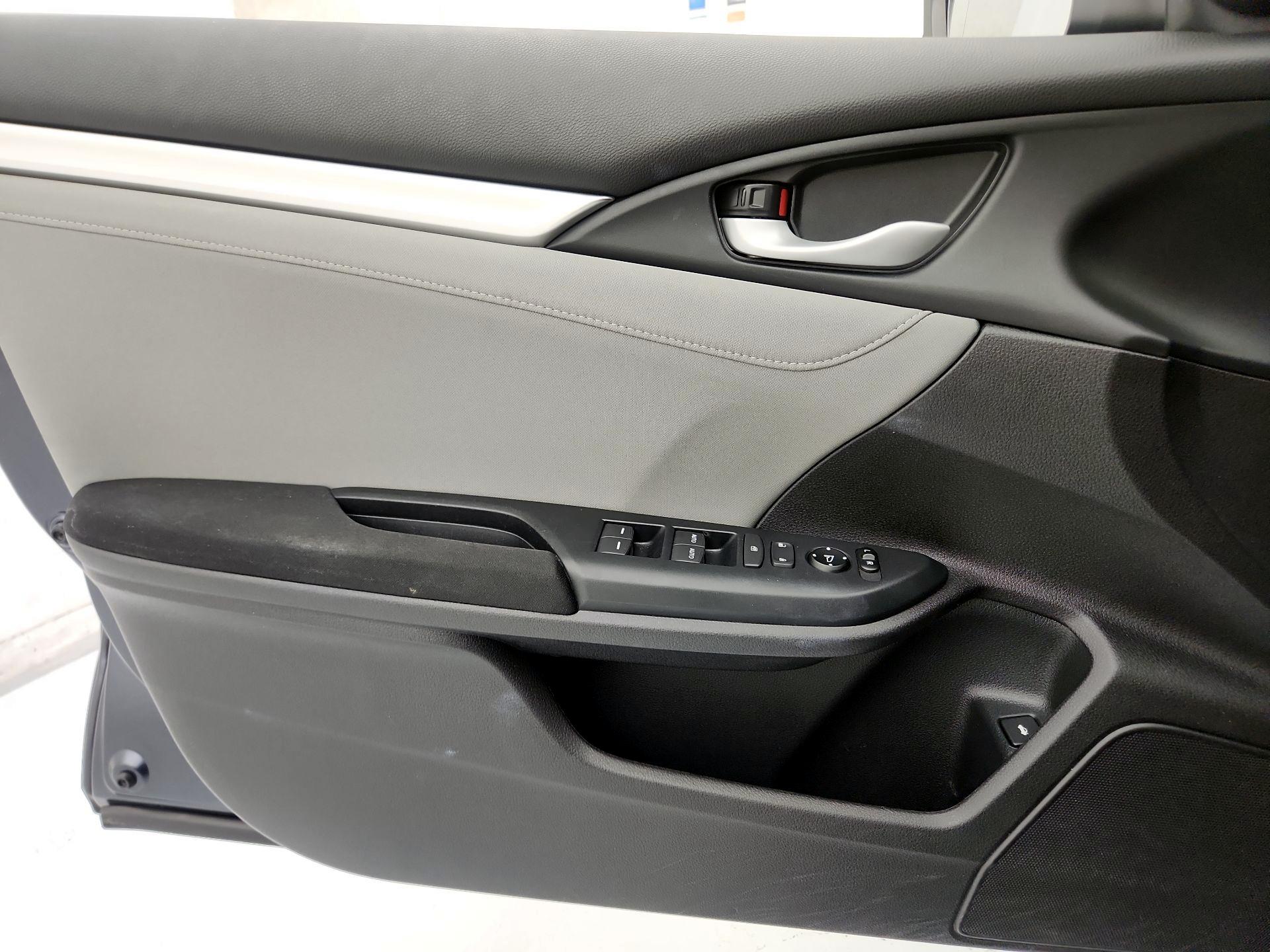 Thumbnail: 2016 Honda Civic - 12