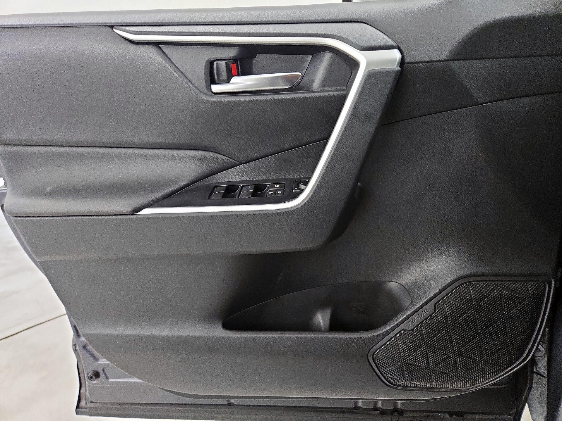 Thumbnail: 2021 Toyota RAV4 - 12