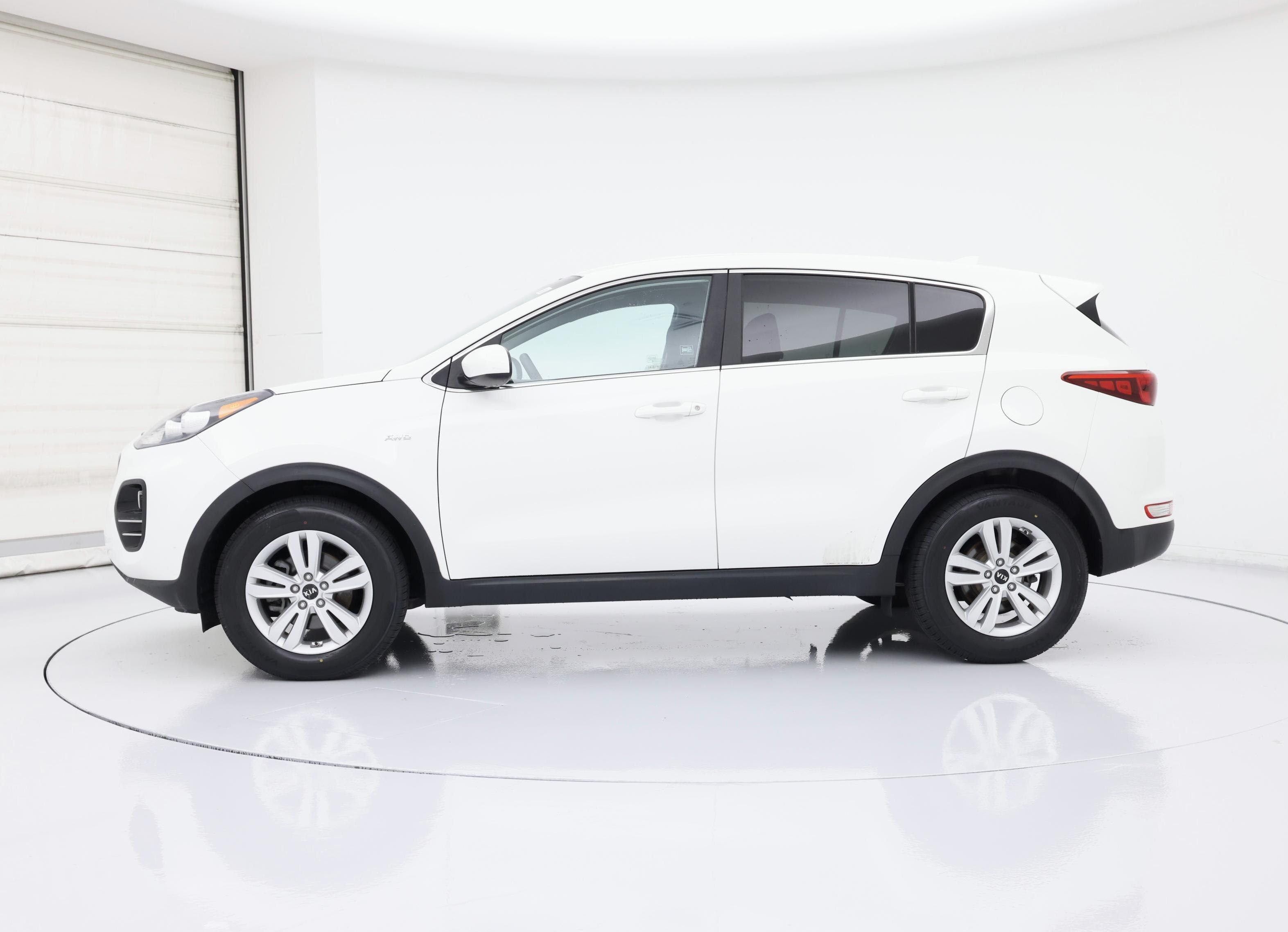Thumbnail: 2017 Kia Sportage - 3