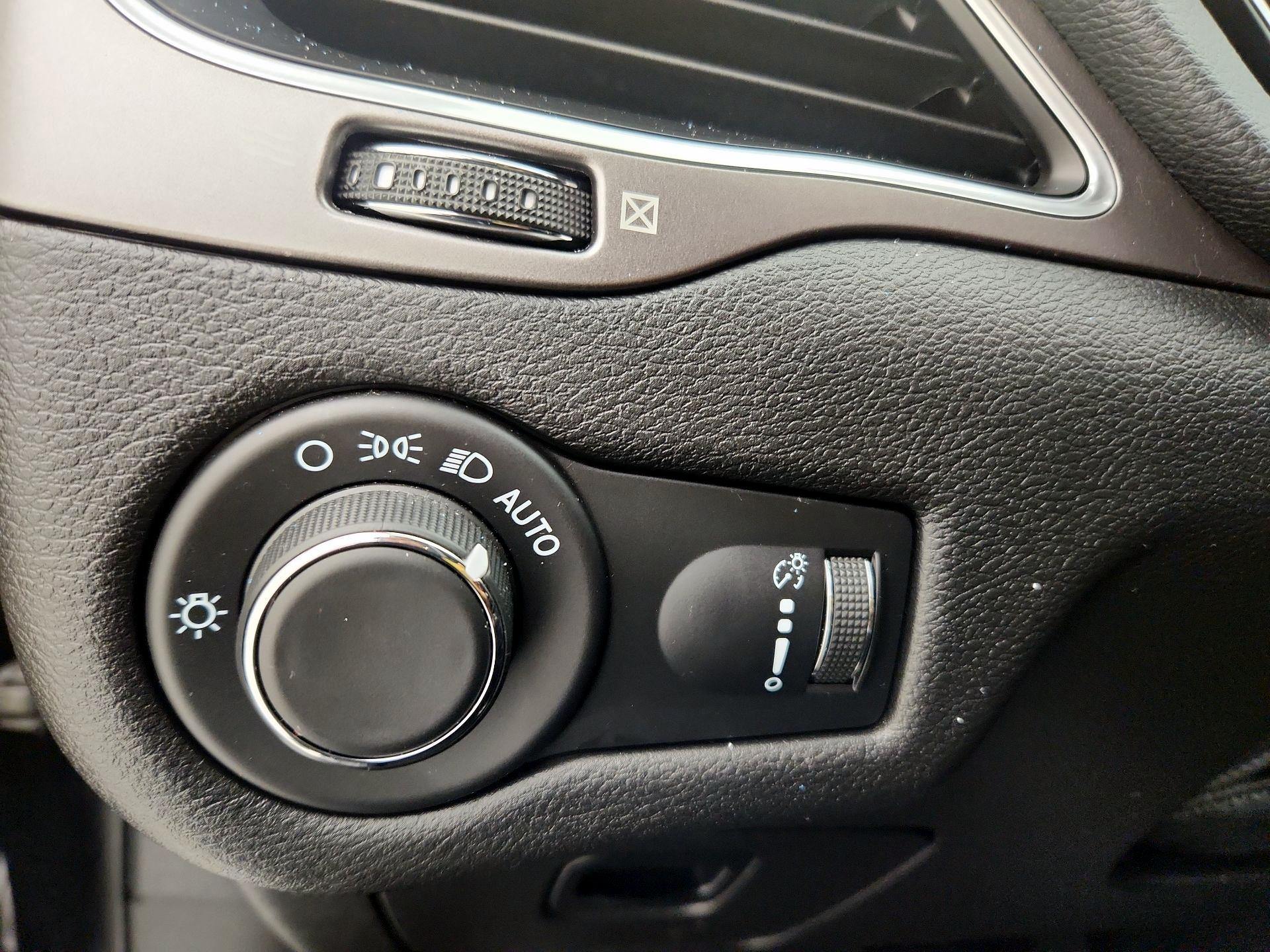 Thumbnail: 2021 Jeep Cherokee - 13