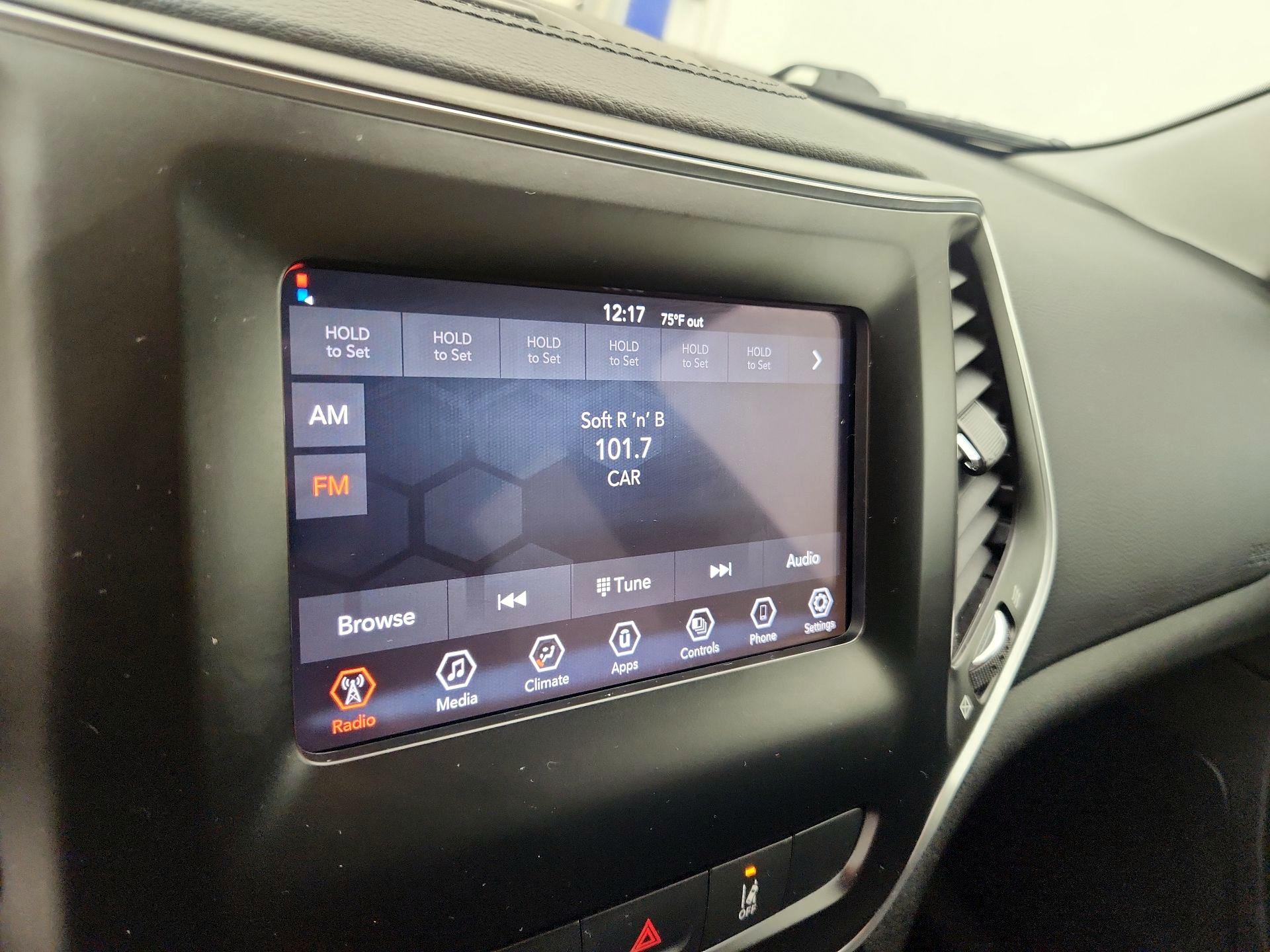 Thumbnail: 2021 Jeep Cherokee - 15