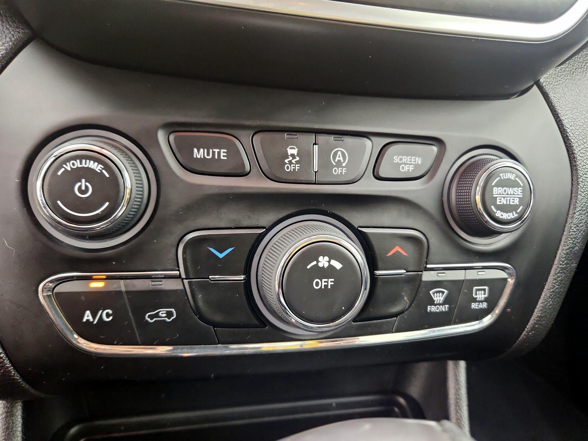 Thumbnail: 2021 Jeep Cherokee - 16