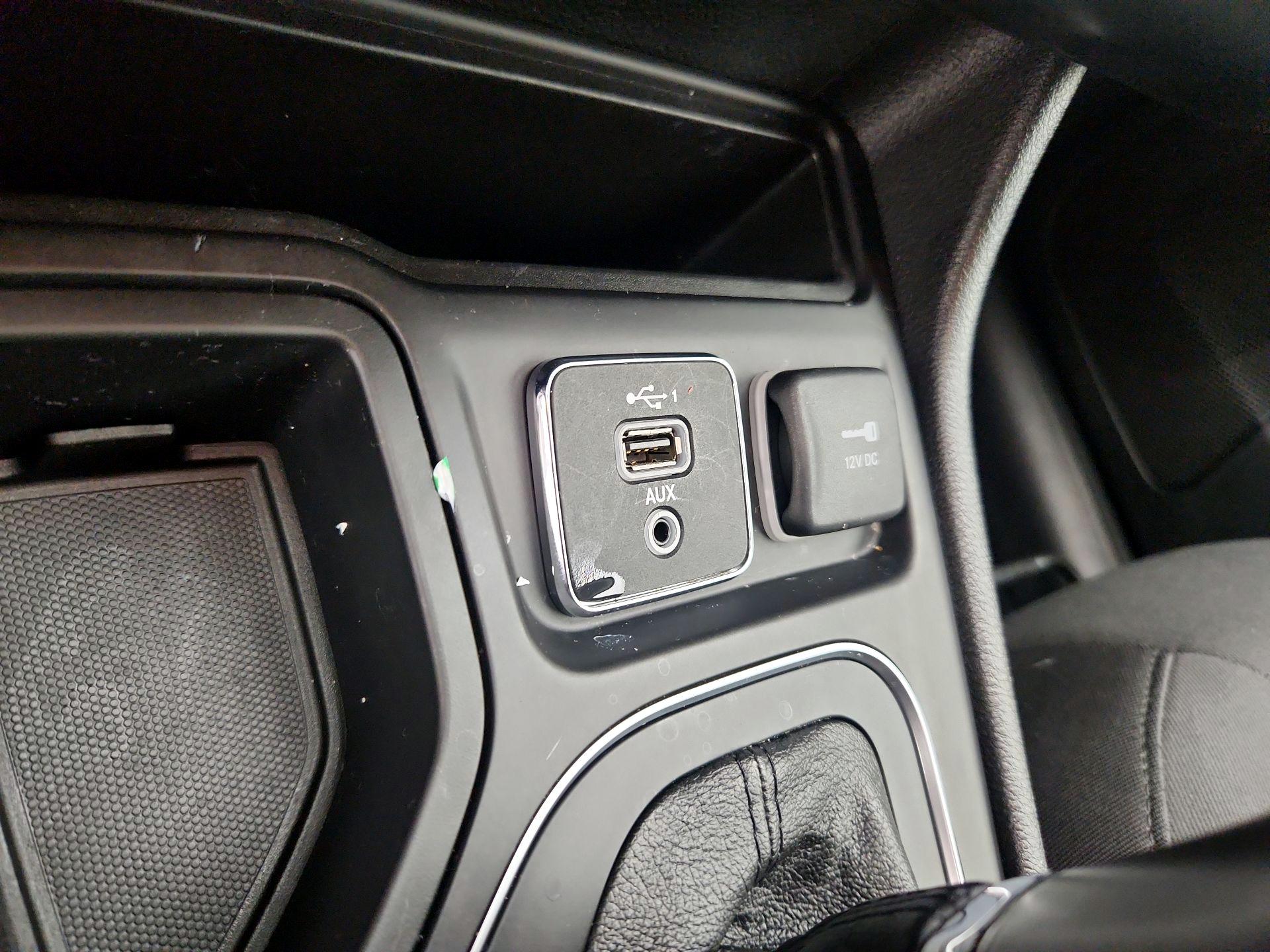 Thumbnail: 2021 Jeep Cherokee - 18