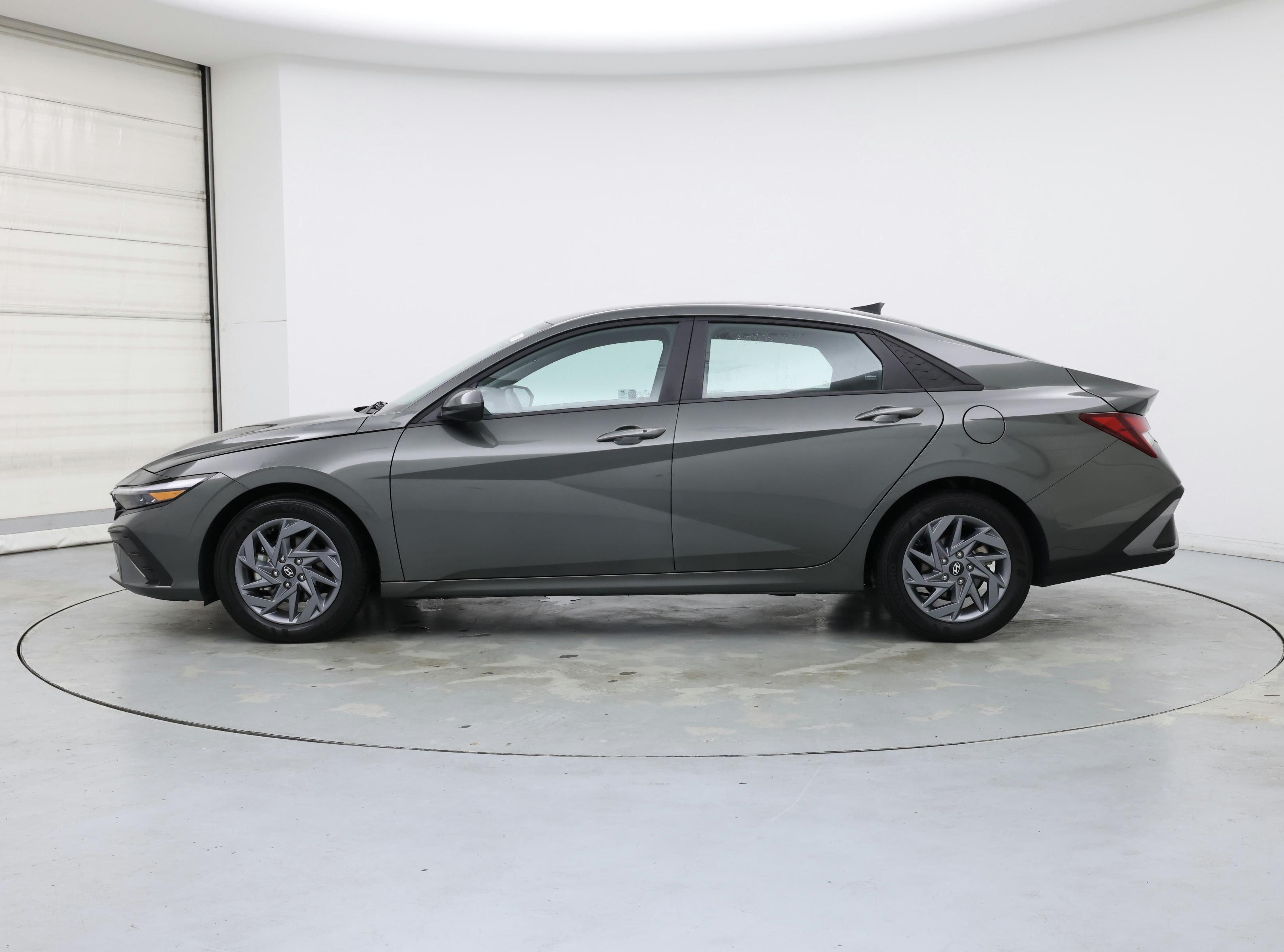 Thumbnail: 2024 Hyundai Elantra - 3