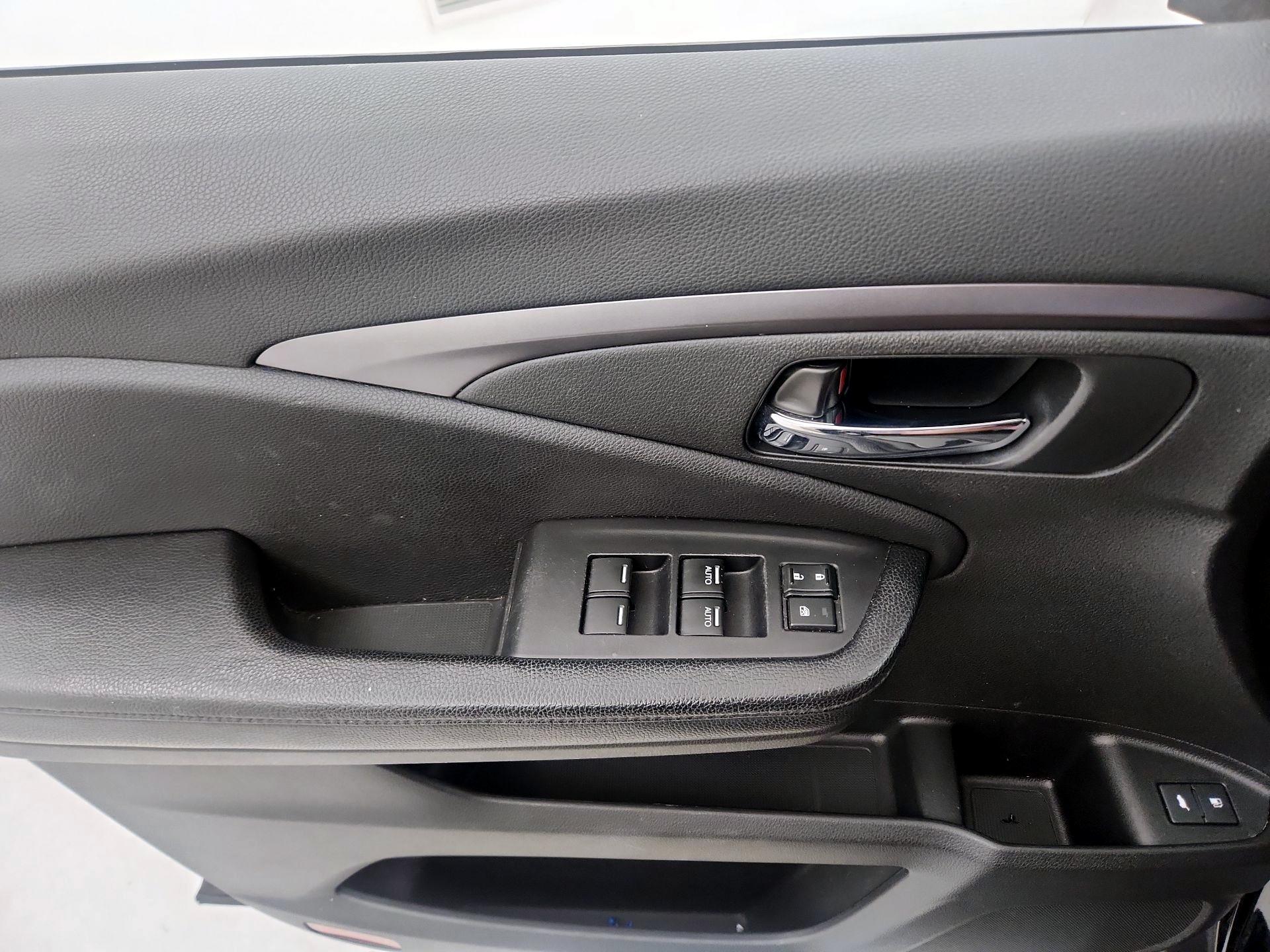 Thumbnail: 2016 Honda Pilot - 12
