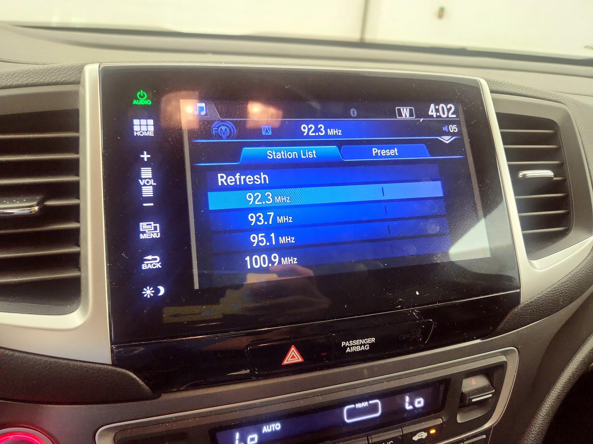 Thumbnail: 2016 Honda Pilot - 15