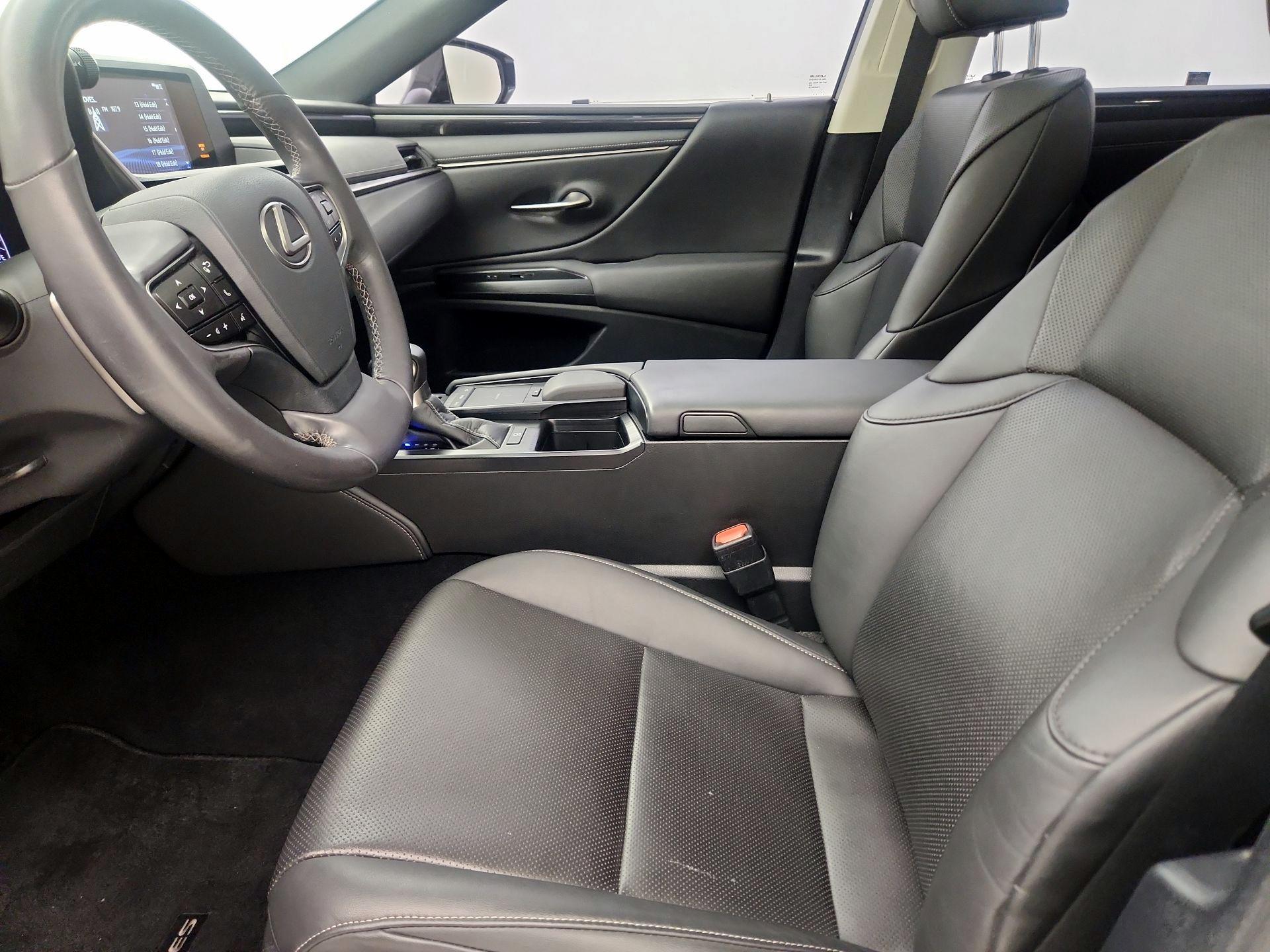 Thumbnail: 2021 Lexus ES - 11