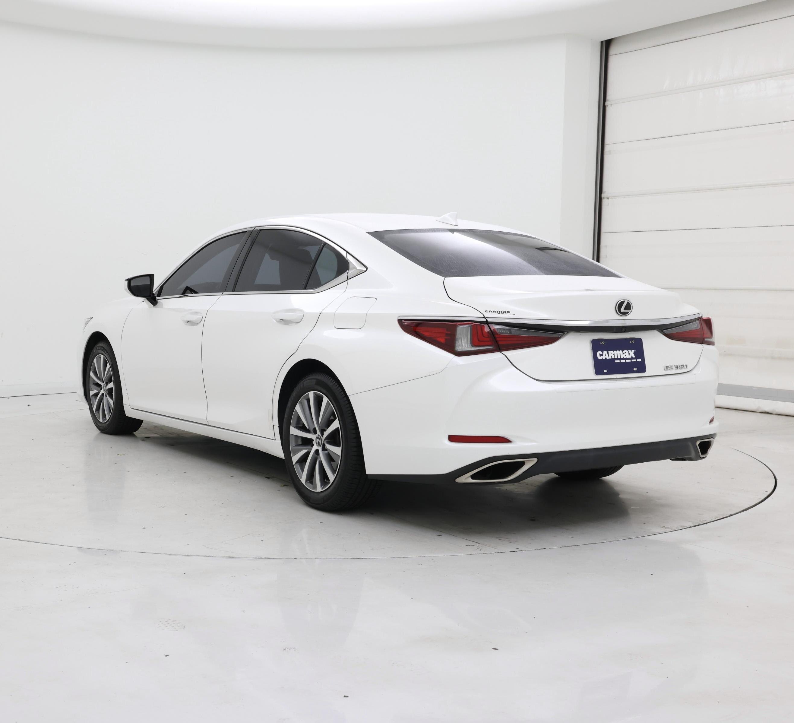 Thumbnail: 2021 Lexus ES - 2