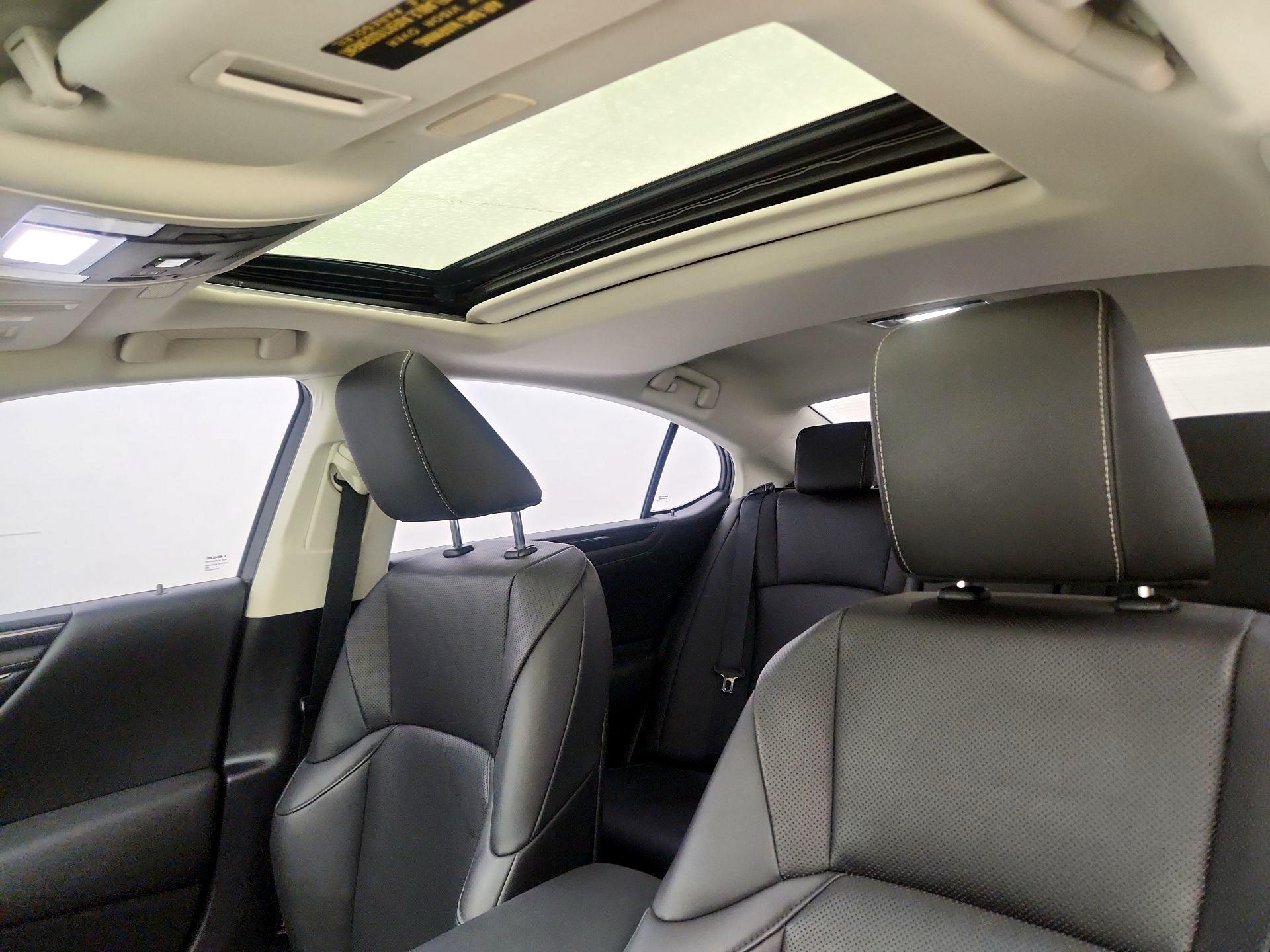 Thumbnail: 2021 Lexus ES - 19