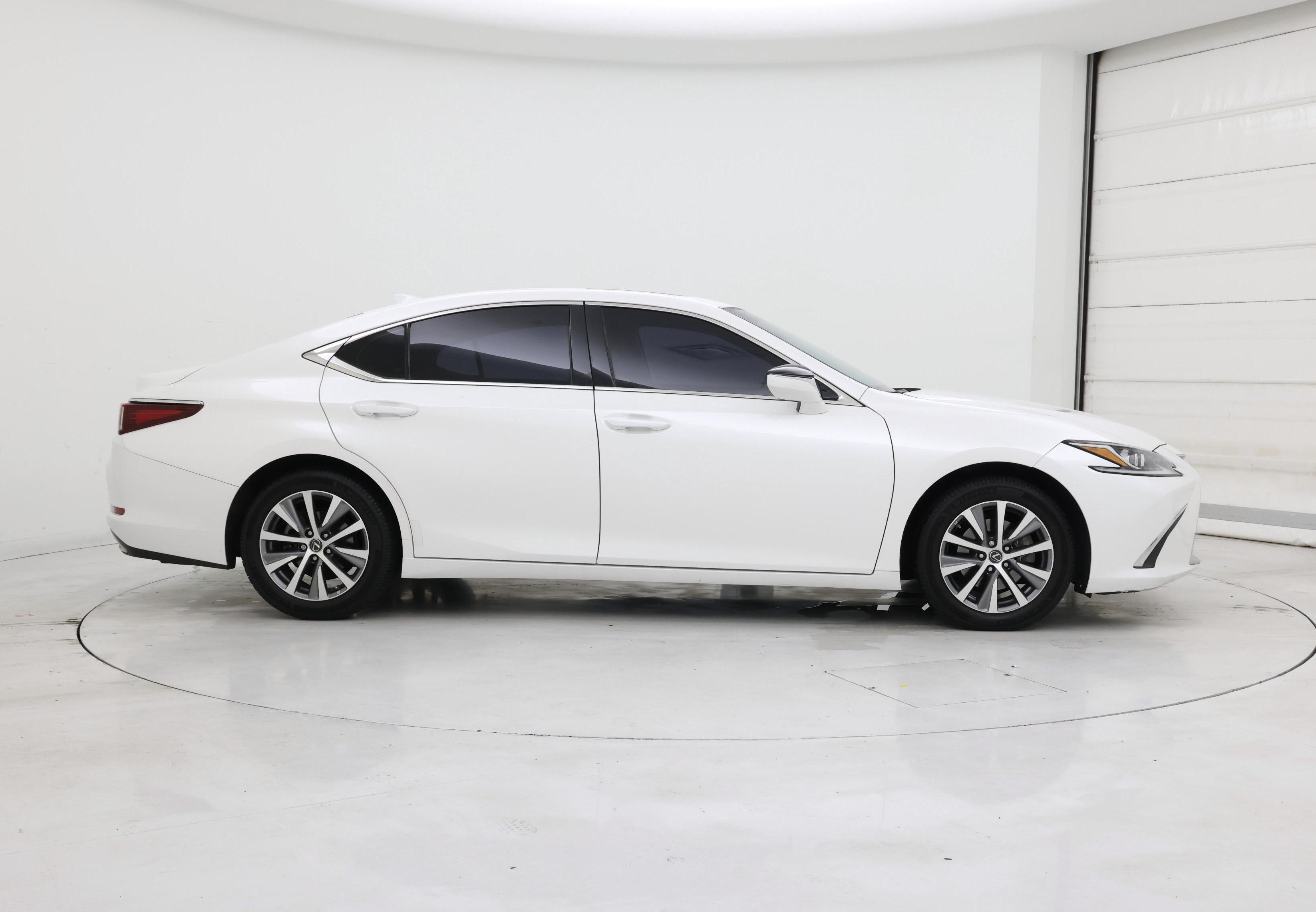 Thumbnail: 2021 Lexus ES - 7