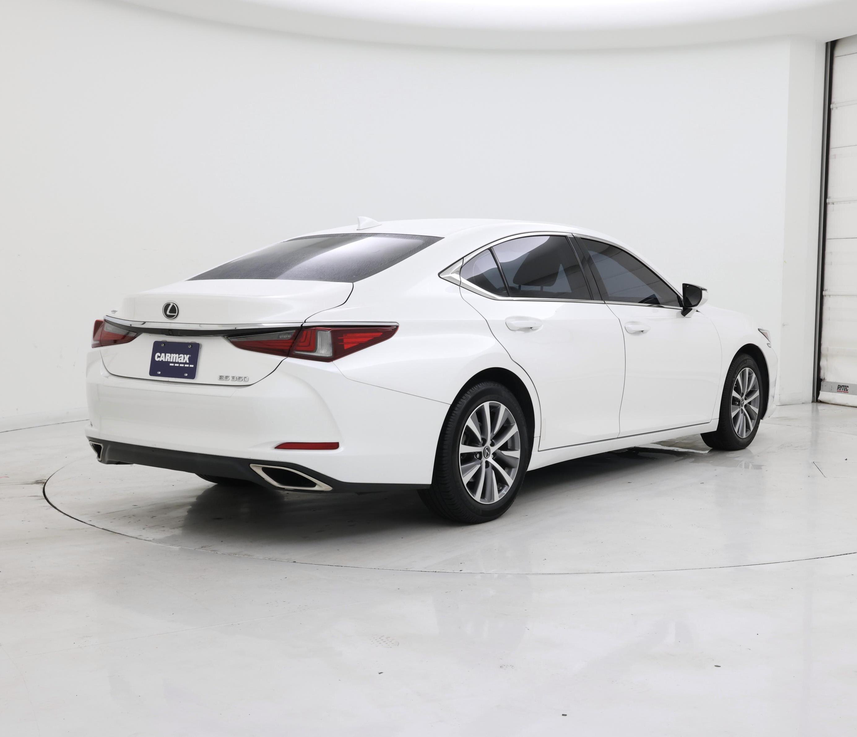 Thumbnail: 2021 Lexus ES - 8