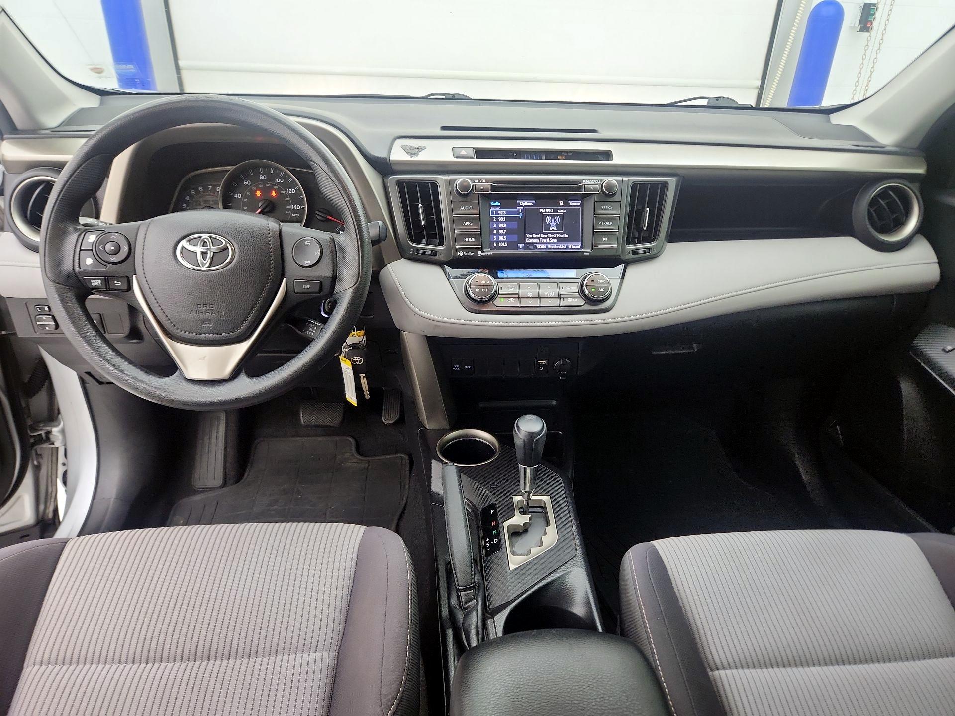 Thumbnail: 2015 Toyota RAV4 - 9