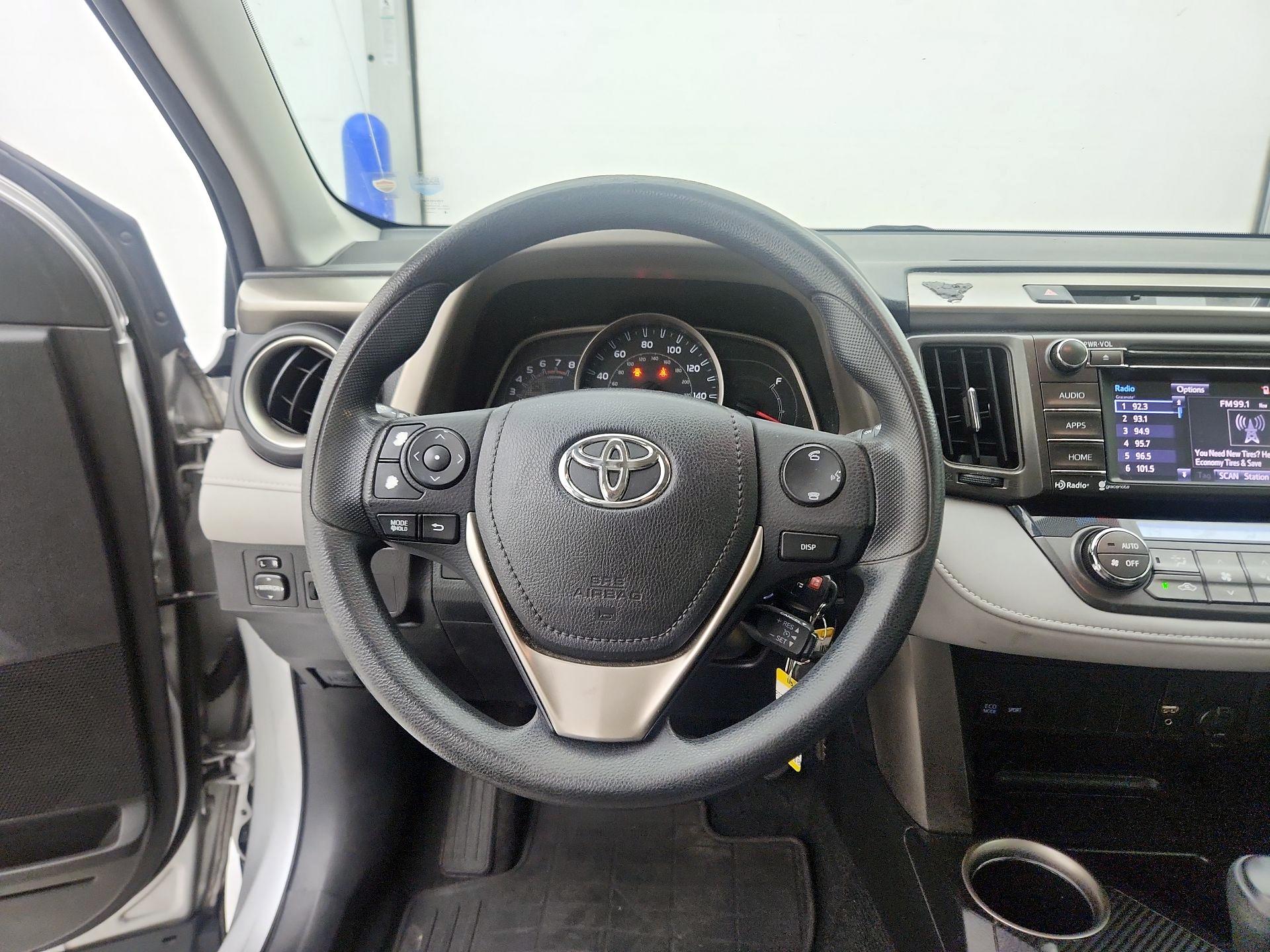 Thumbnail: 2015 Toyota RAV4 - 10