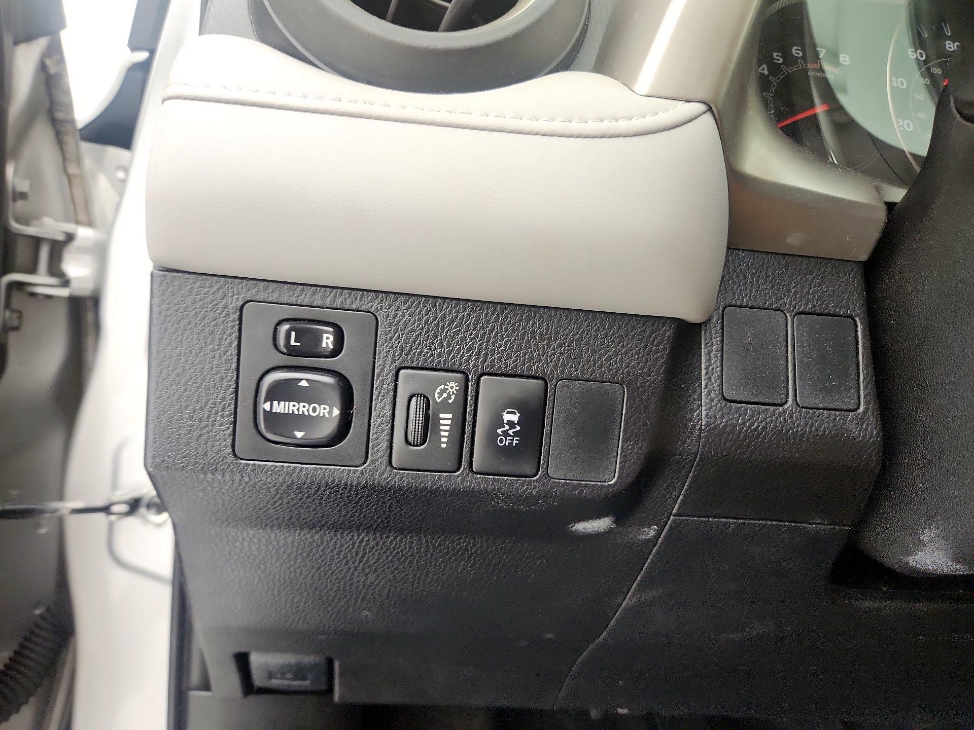 Thumbnail: 2015 Toyota RAV4 - 13