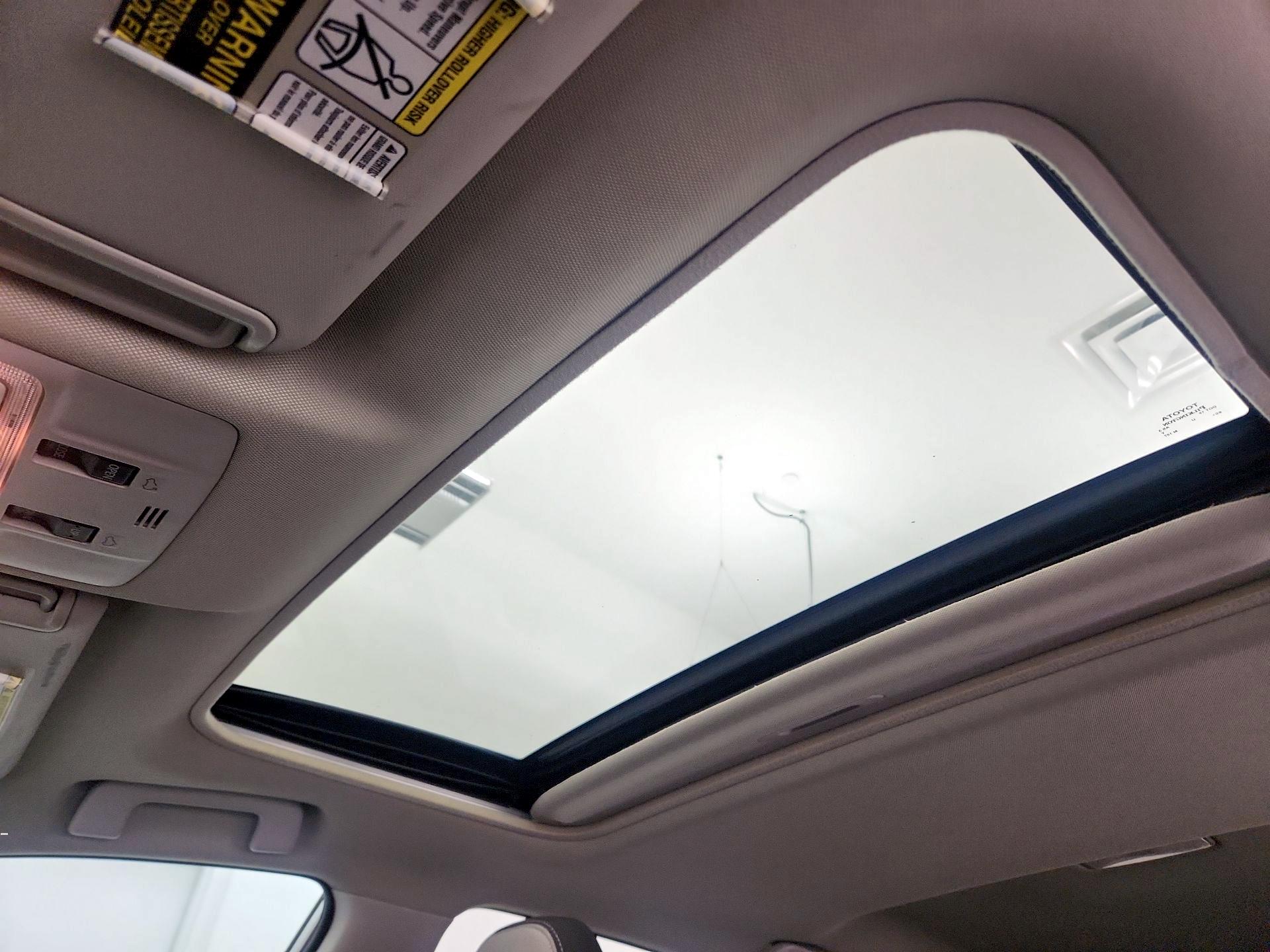 Thumbnail: 2015 Toyota RAV4 - 19