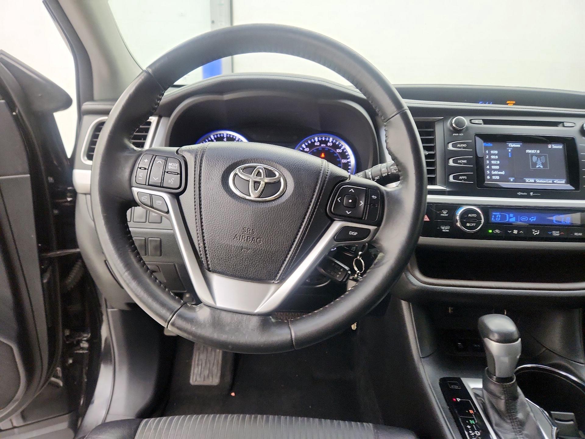 Thumbnail: 2014 Toyota Highlander - 10