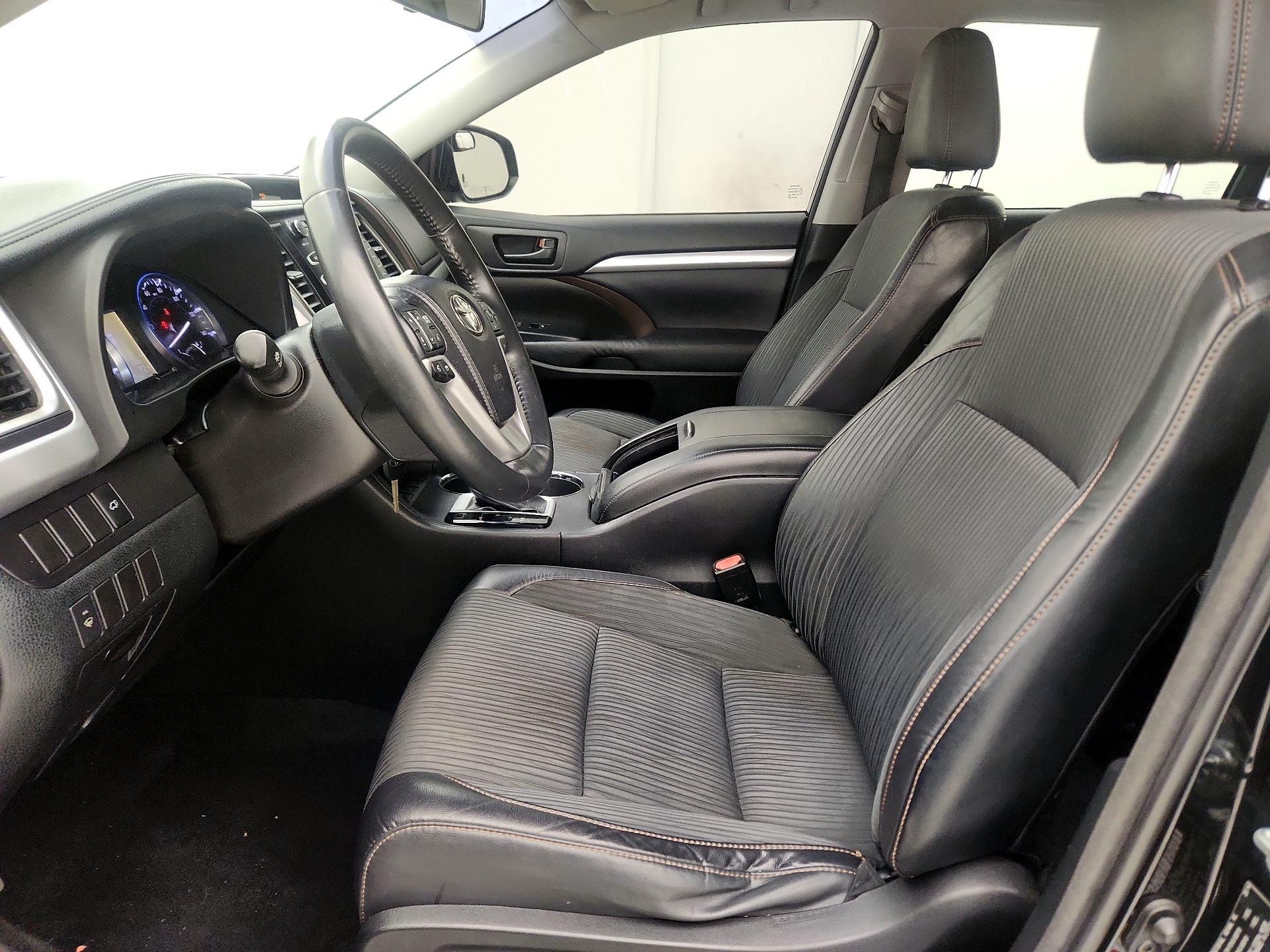 Thumbnail: 2014 Toyota Highlander - 11