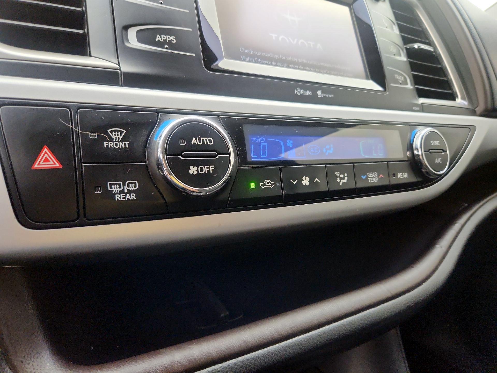 Thumbnail: 2014 Toyota Highlander - 16