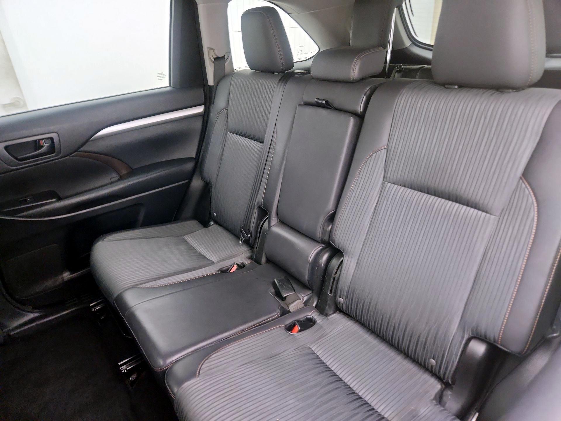 Thumbnail: 2014 Toyota Highlander - 18