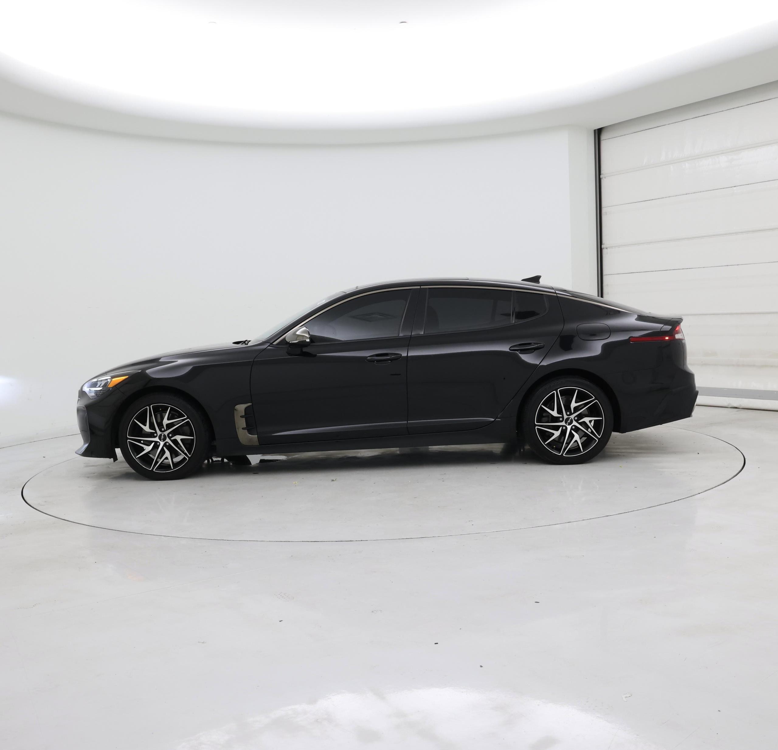Thumbnail: 2022 Kia Stinger - 3
