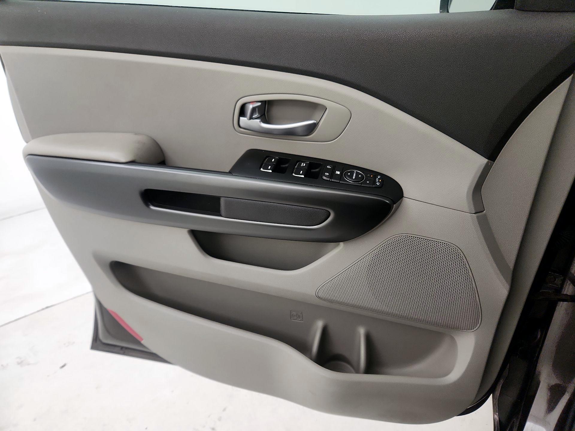 Thumbnail: 2017 Kia Sedona - 12