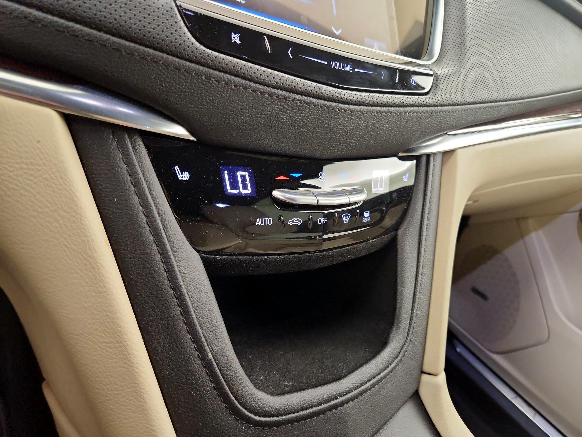 Thumbnail: 2019 Cadillac XT5 - 16