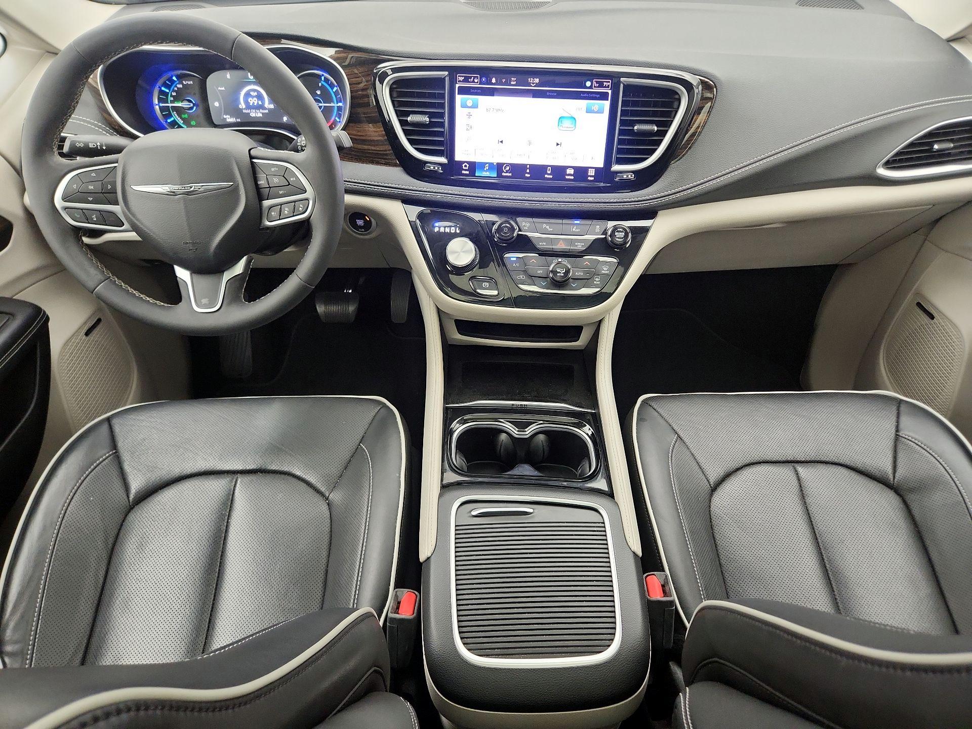 Thumbnail: 2022 Chrysler Pacifica - 9