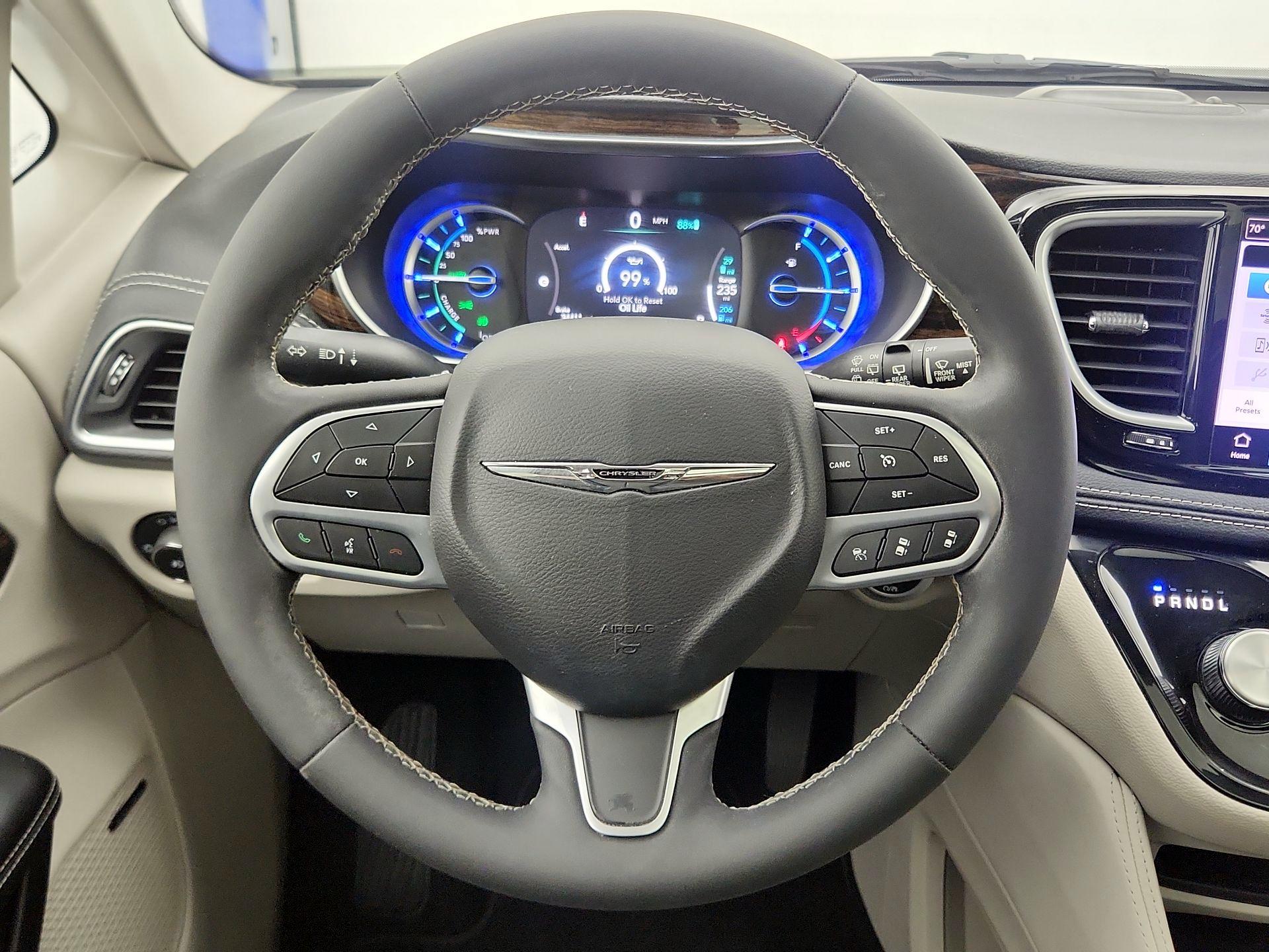 Thumbnail: 2022 Chrysler Pacifica - 10