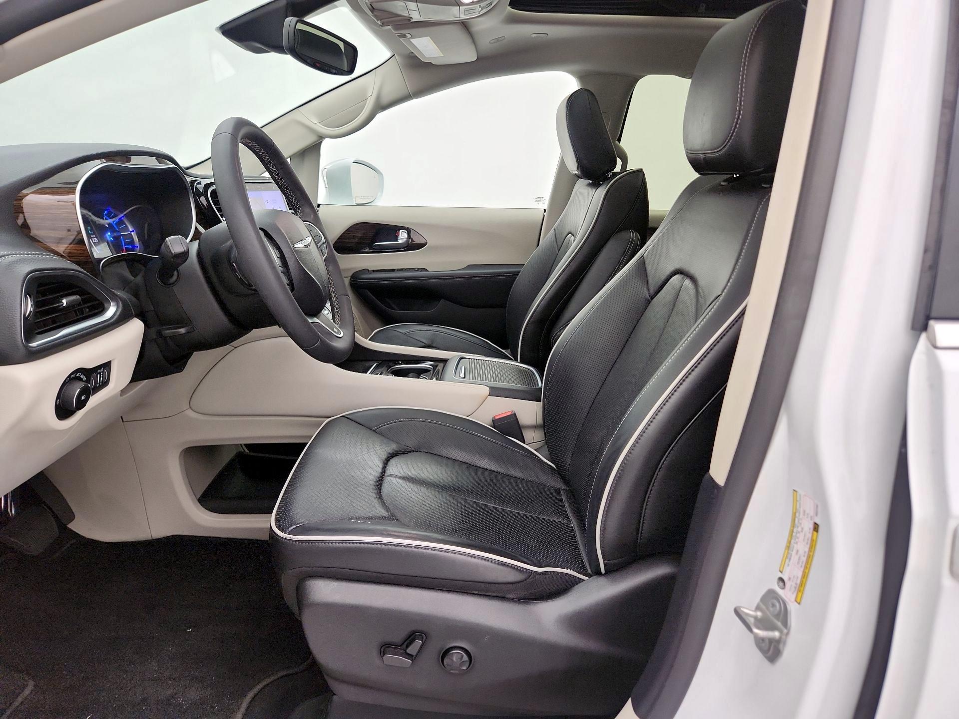 Thumbnail: 2022 Chrysler Pacifica - 11