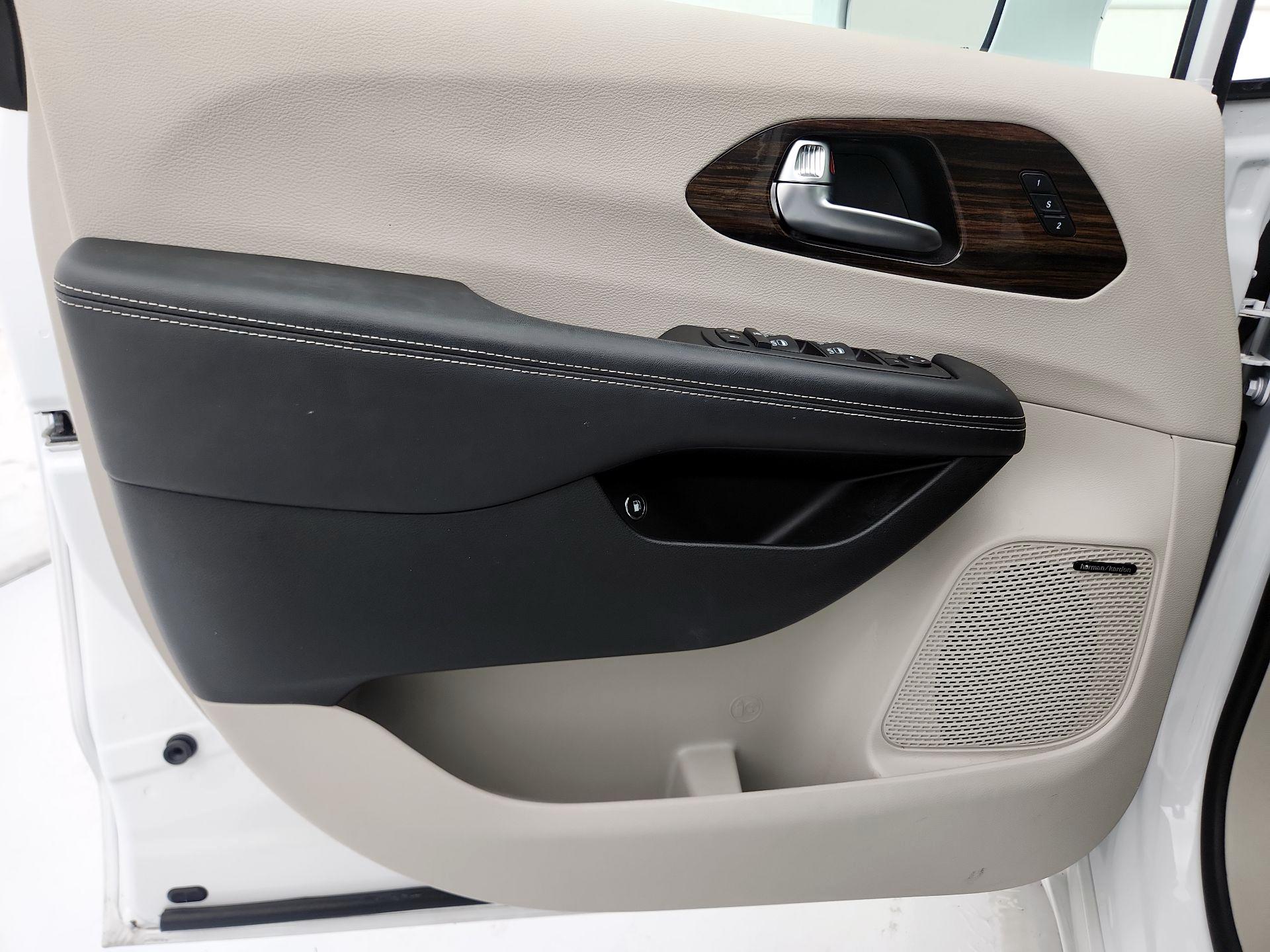 Thumbnail: 2022 Chrysler Pacifica - 12