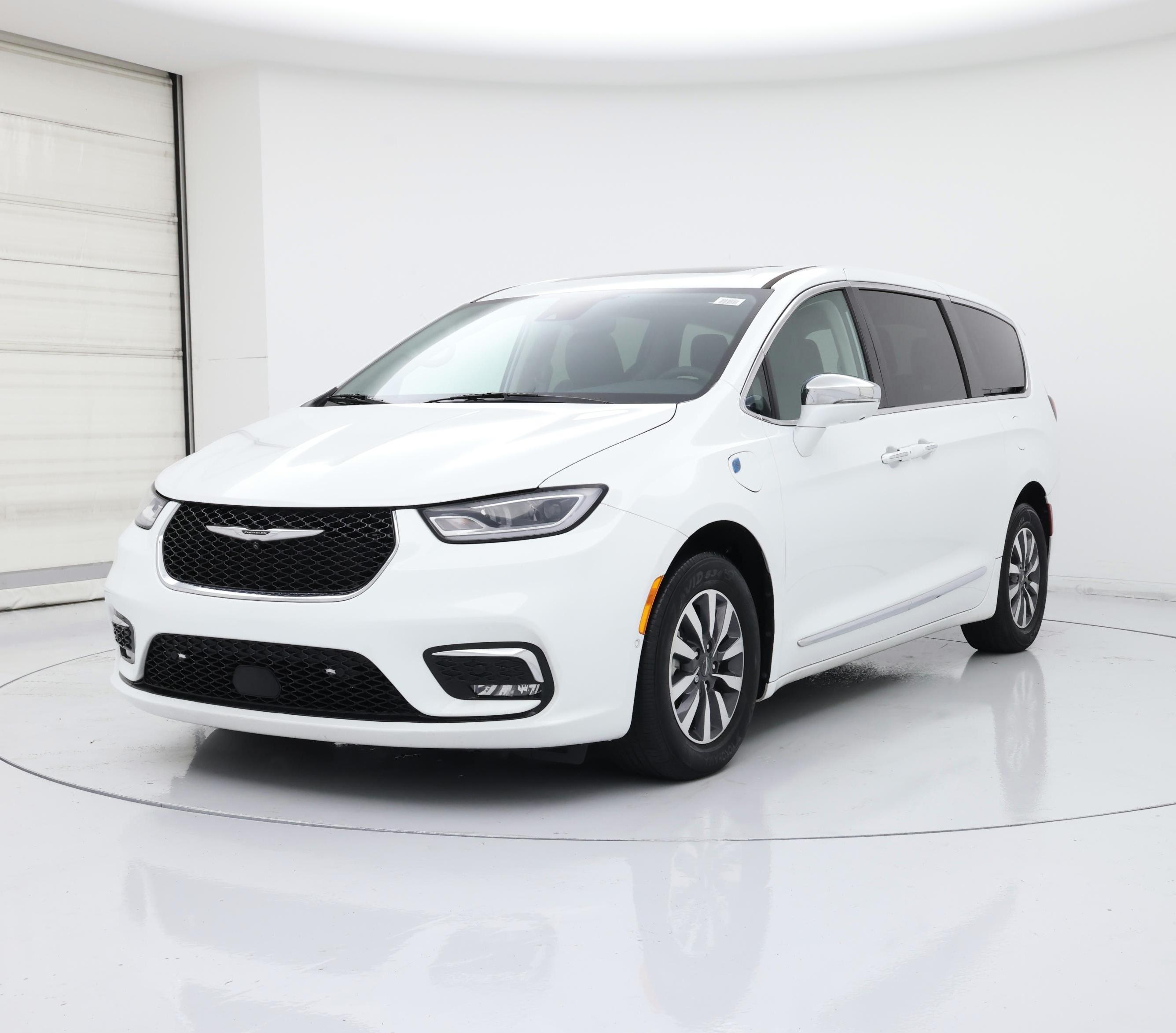 Thumbnail: 2022 Chrysler Pacifica - 4