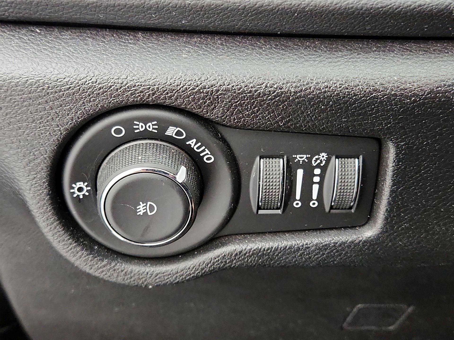 Thumbnail: 2020 Chrysler Pacifica - 13