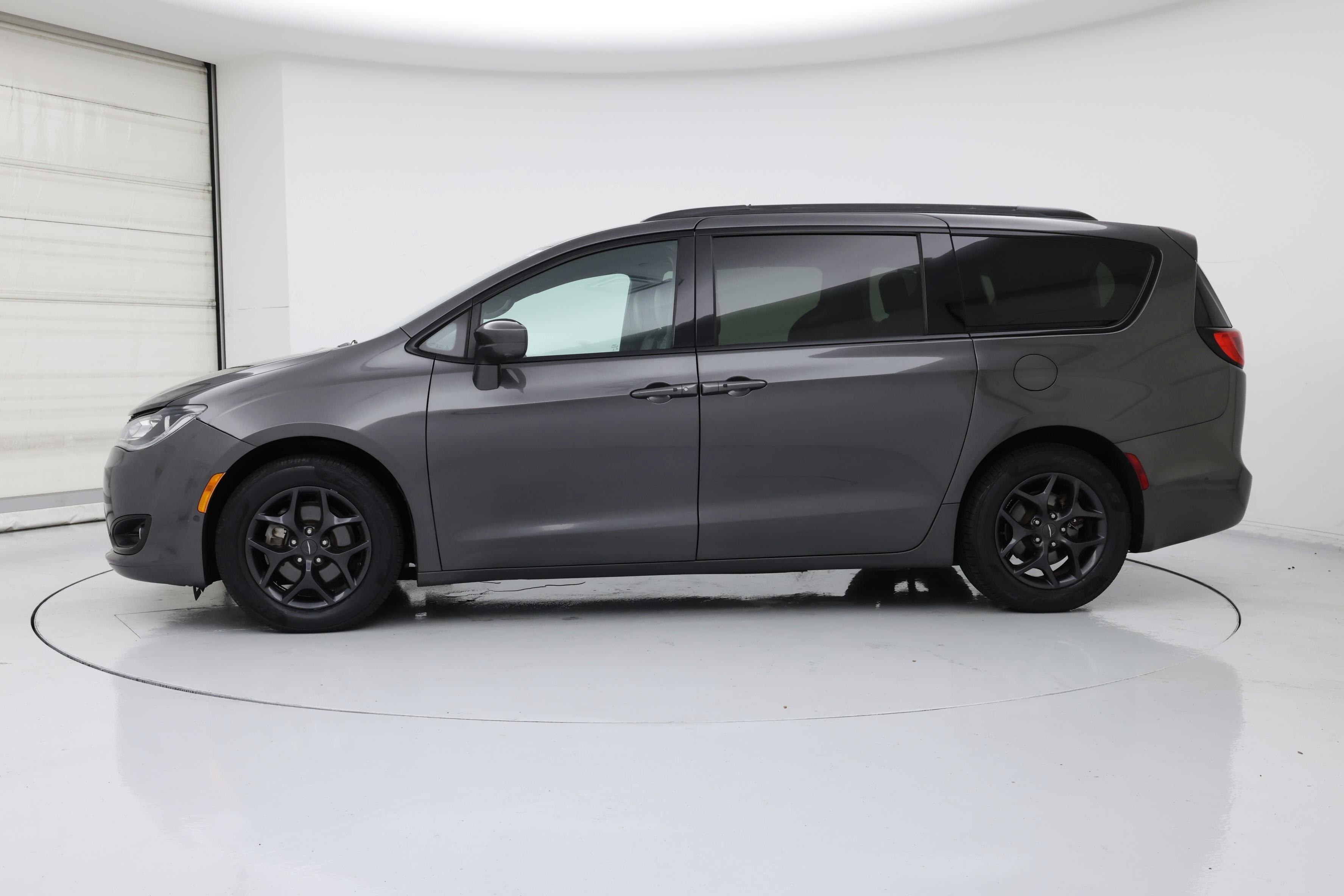 Thumbnail: 2020 Chrysler Pacifica - 3
