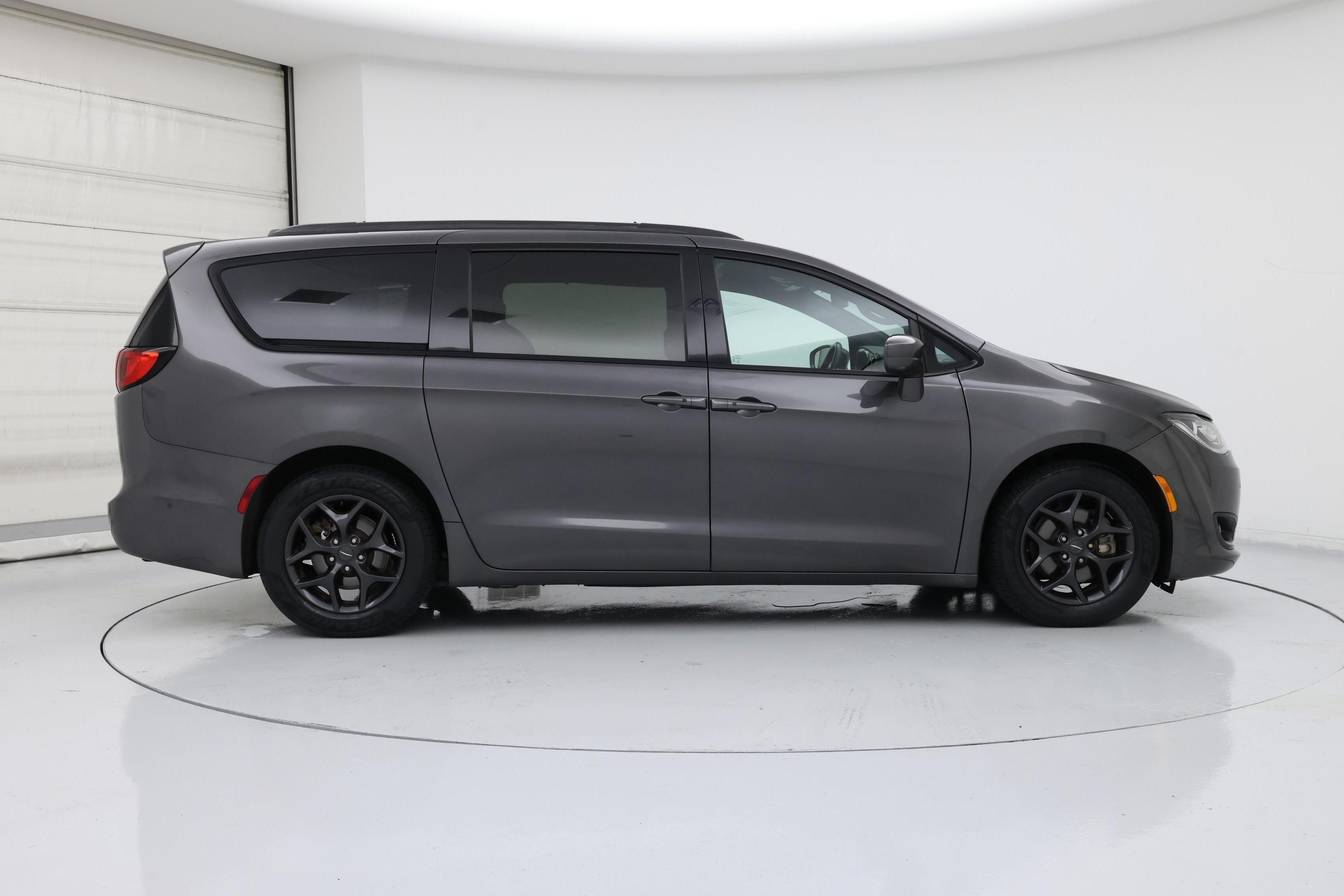 Thumbnail: 2020 Chrysler Pacifica - 7