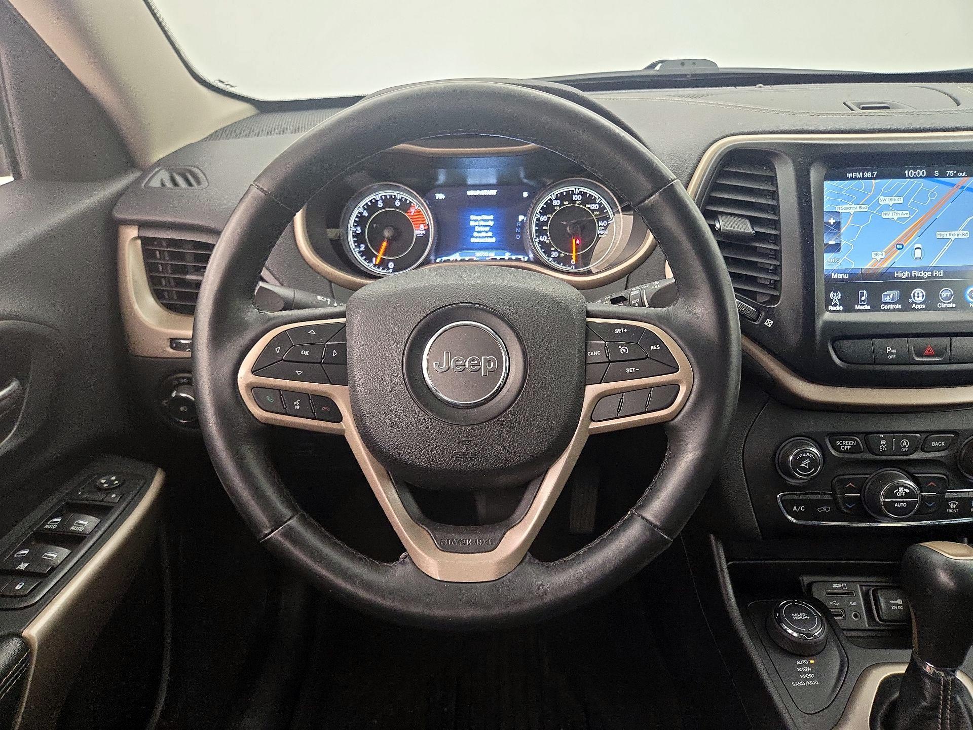 Thumbnail: 2017 Jeep Cherokee - 10
