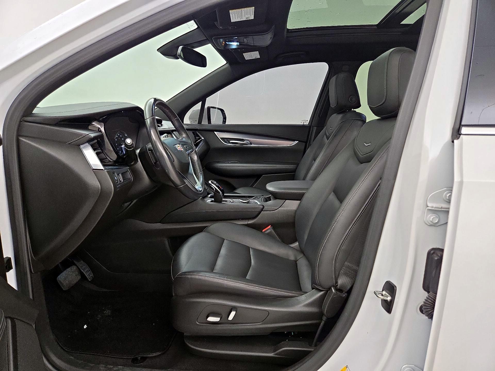 Thumbnail: 2022 Cadillac XT6 - 11