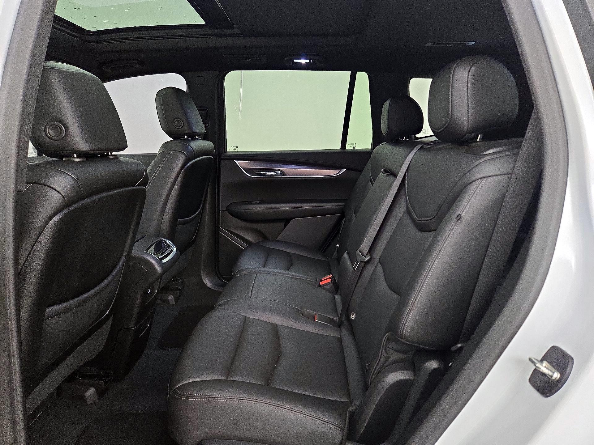 Thumbnail: 2022 Cadillac XT6 - 20