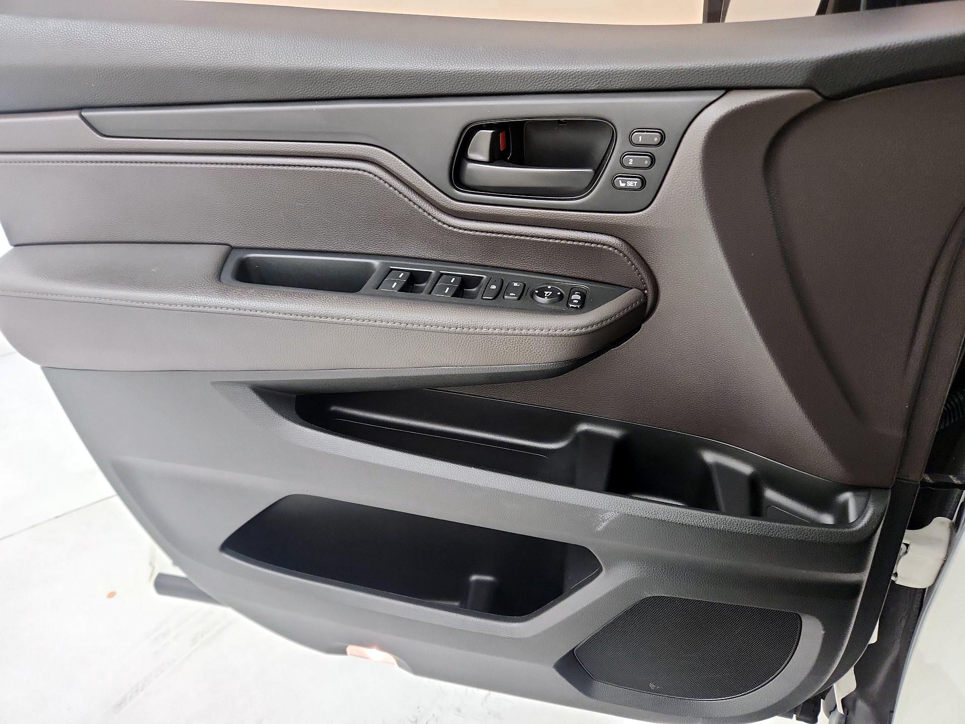 Thumbnail: 2018 Honda Odyssey - 12
