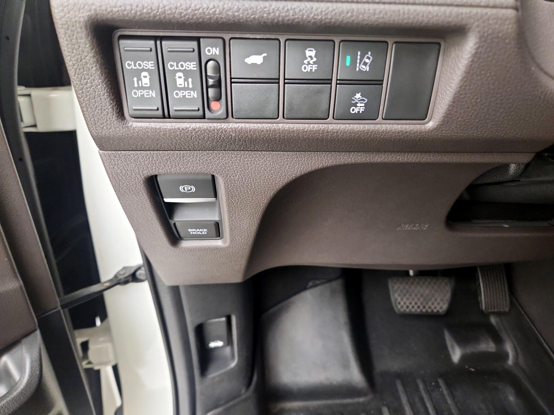 Thumbnail: 2018 Honda Odyssey - 13