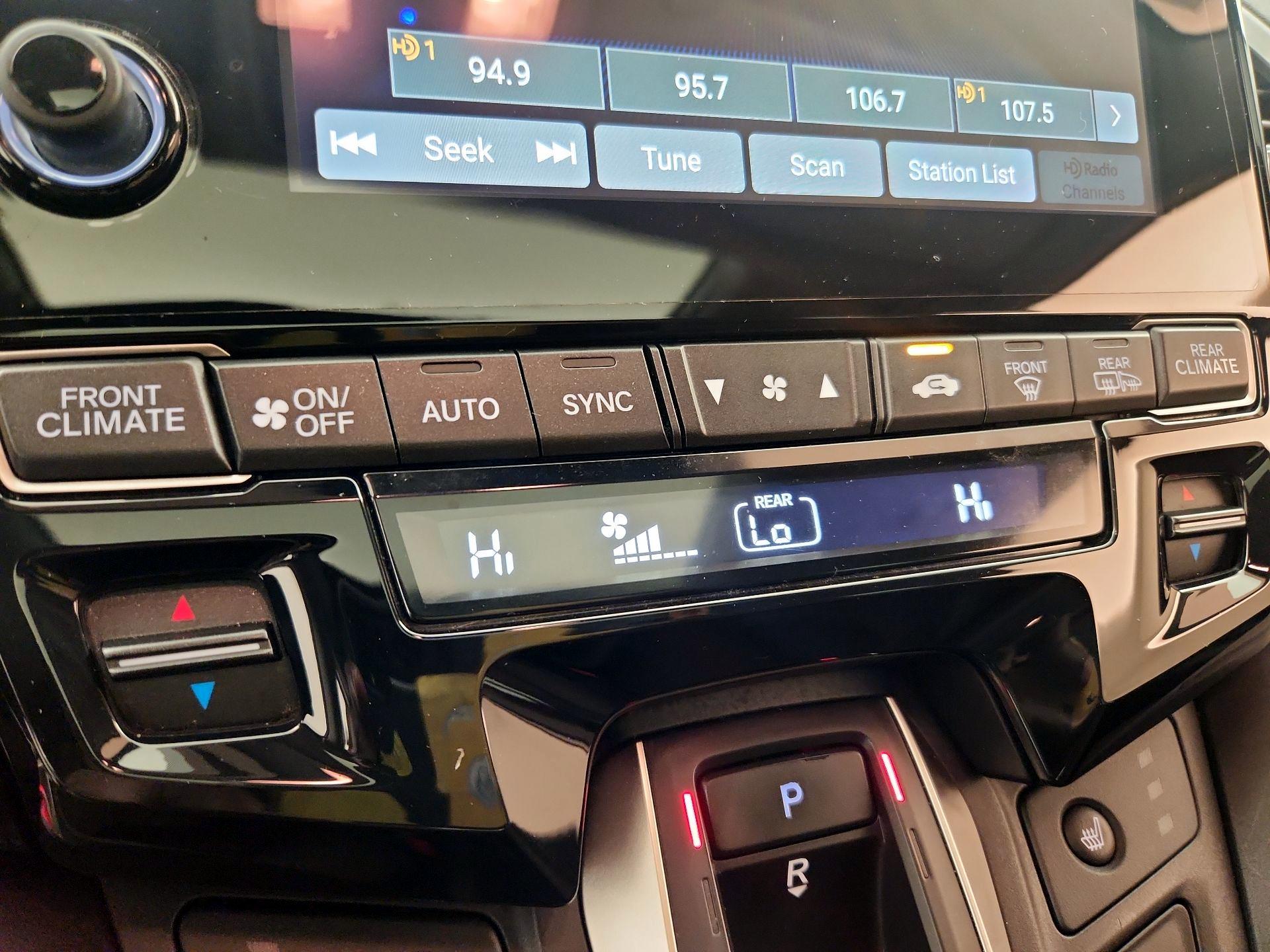 Thumbnail: 2018 Honda Odyssey - 16
