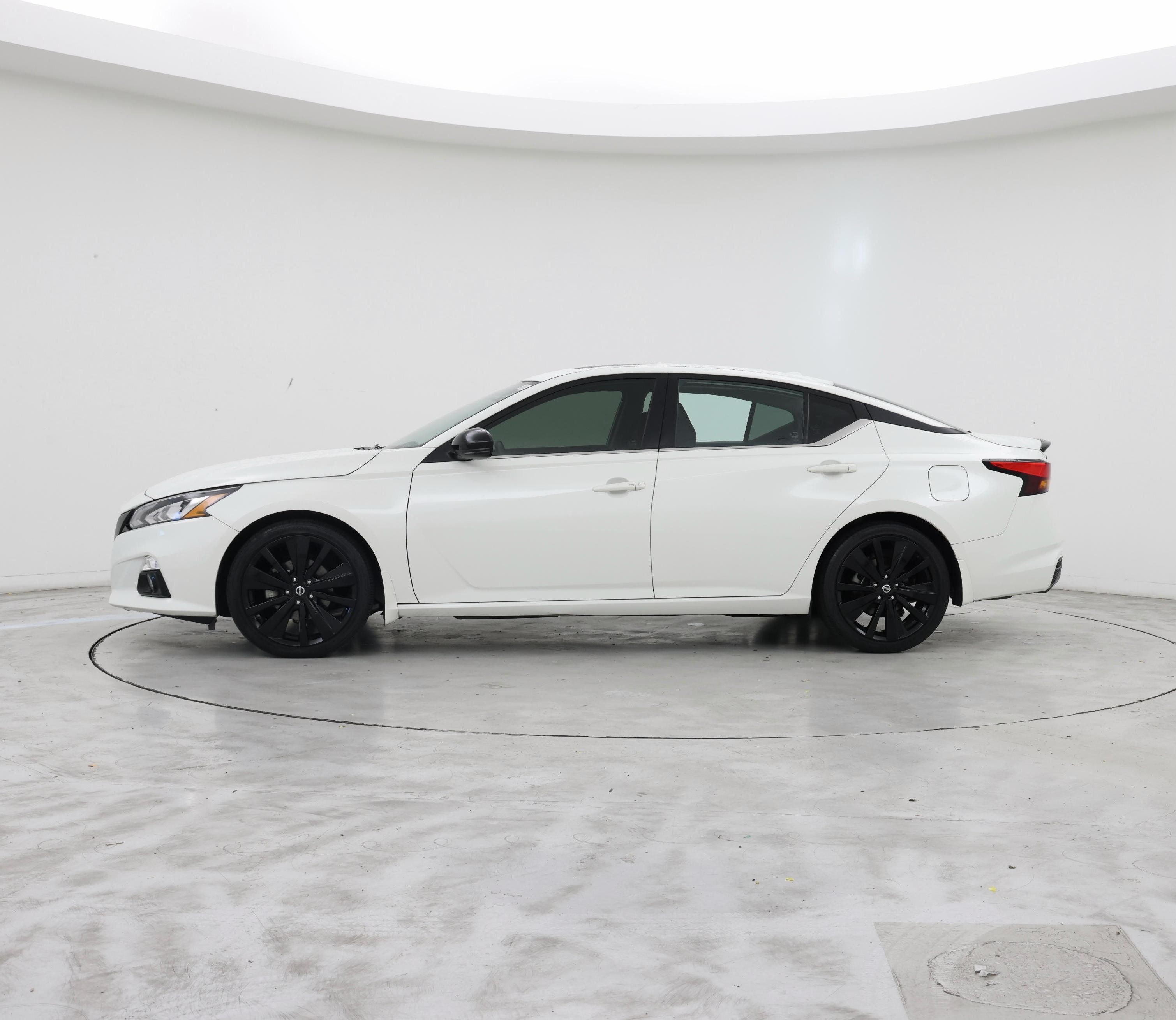 Thumbnail: 2022 Nissan Altima - 3